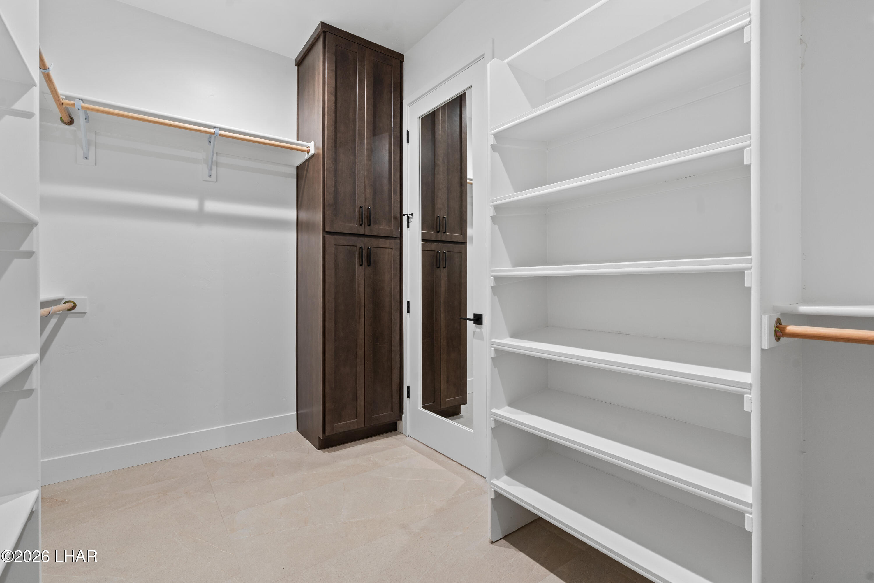 6323 Avienda De Las Colinas