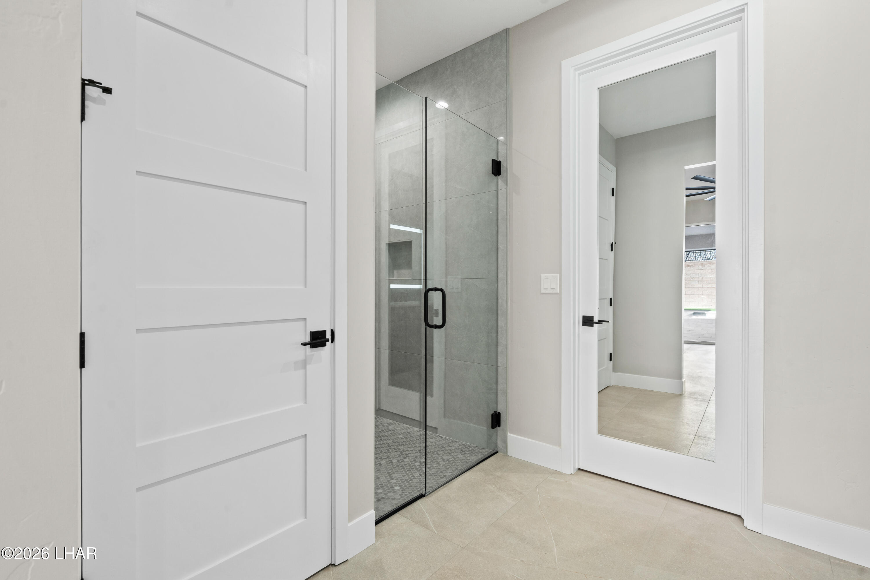 6323 Avienda De Las Colinas