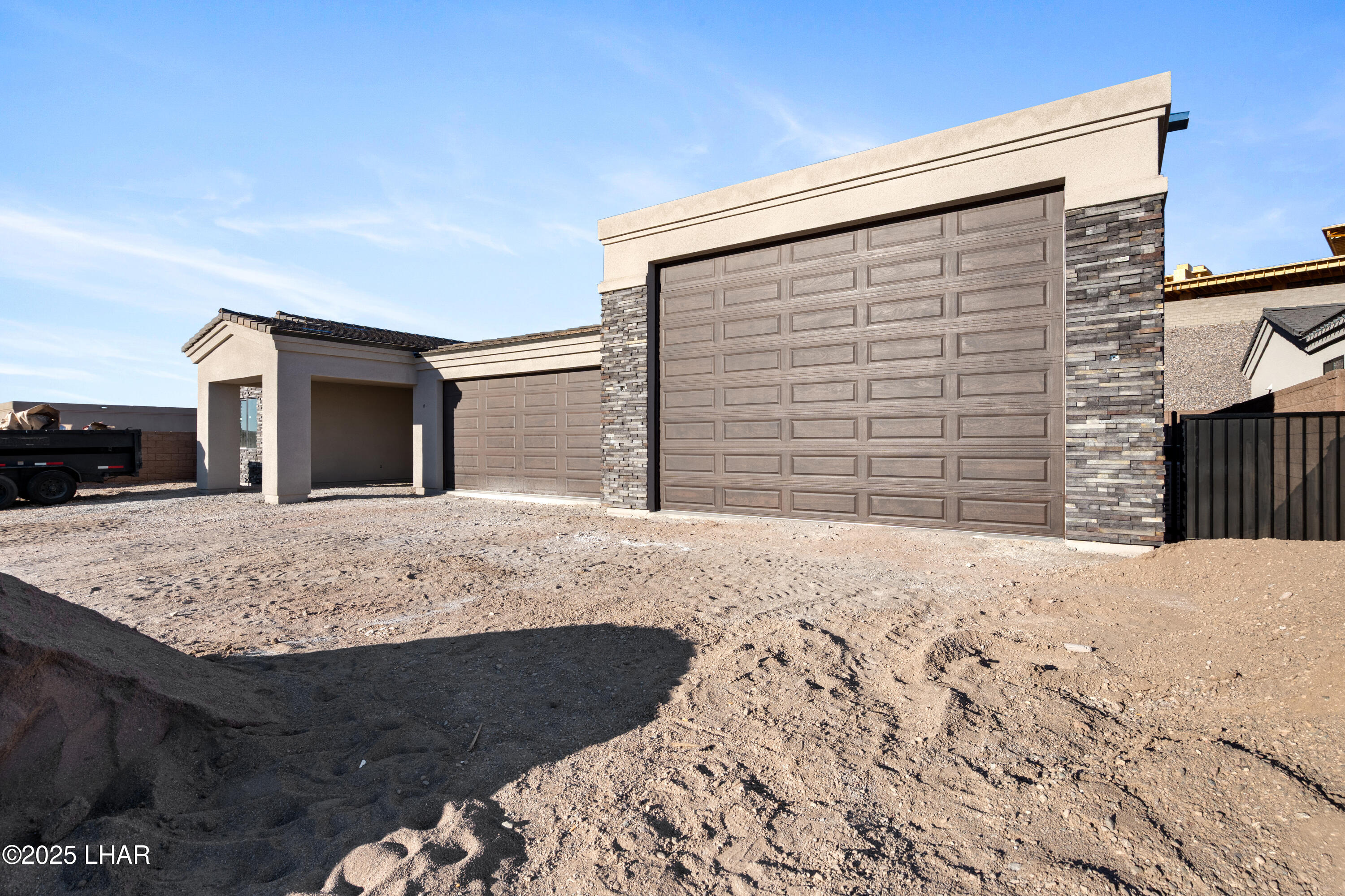 6323 Avienda De Las Colinas