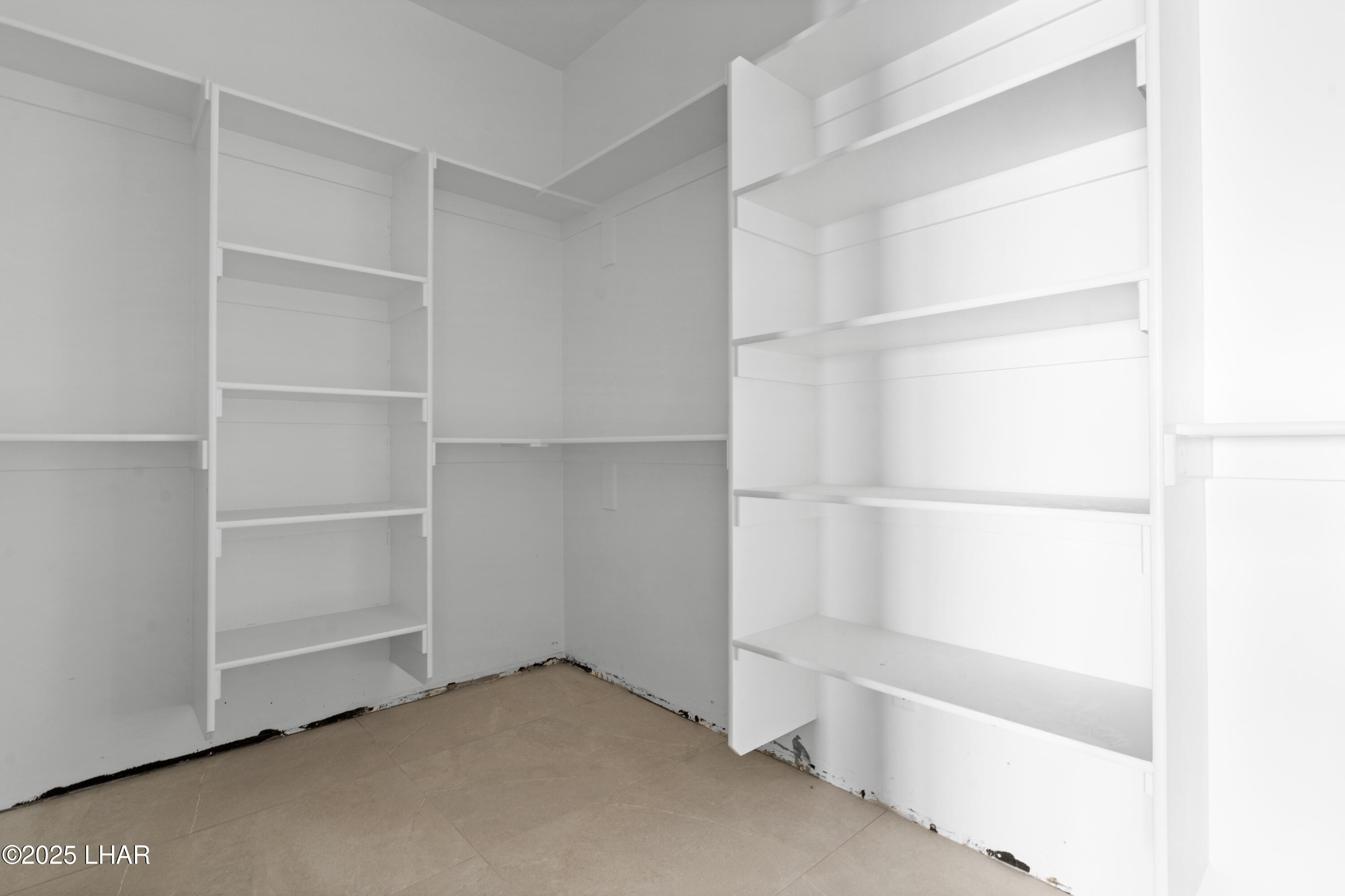 6323 Avienda De Las Colinas