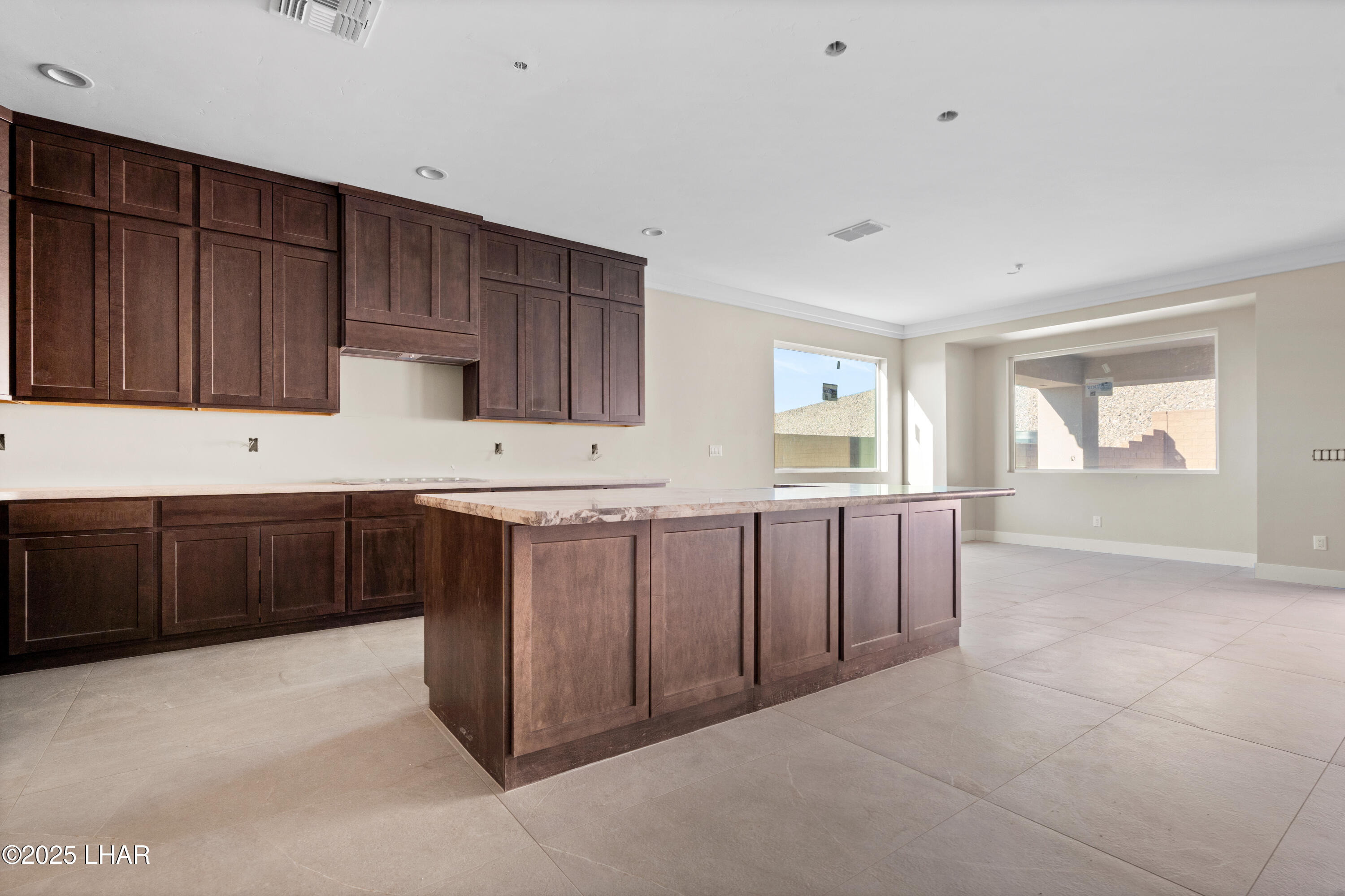 6323 Avienda De Las Colinas