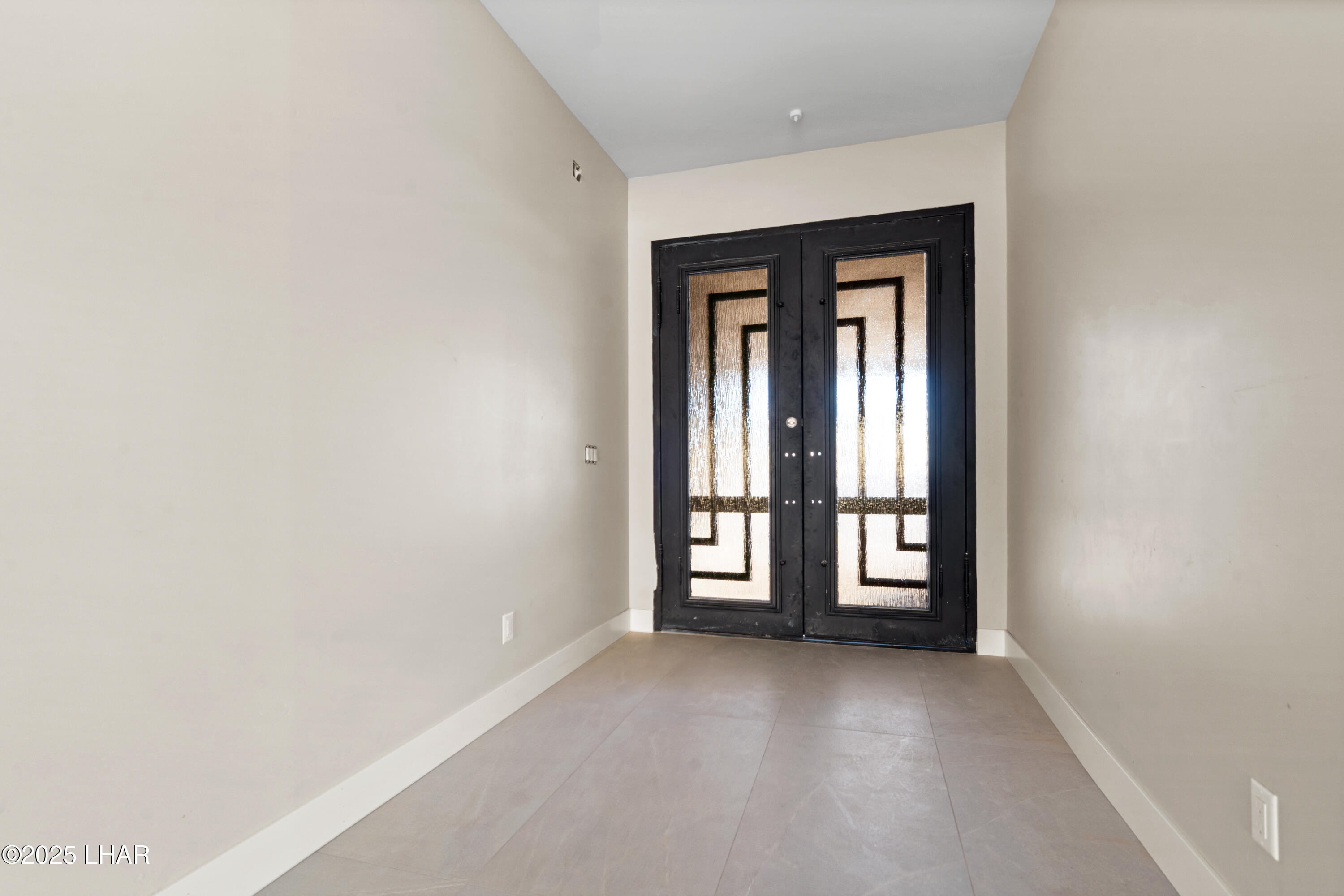 6323 Avienda De Las Colinas