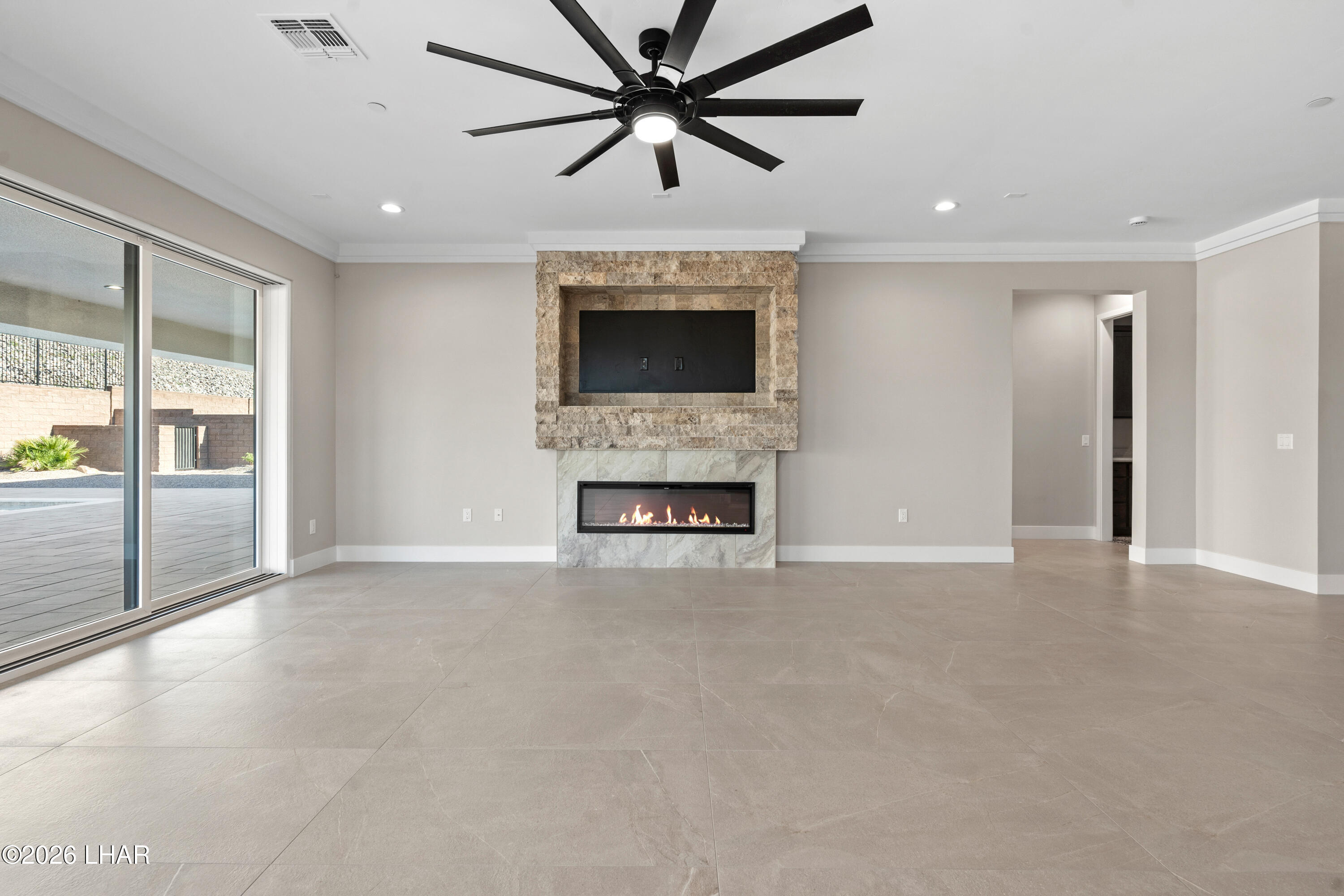 6323 Avienda De Las Colinas