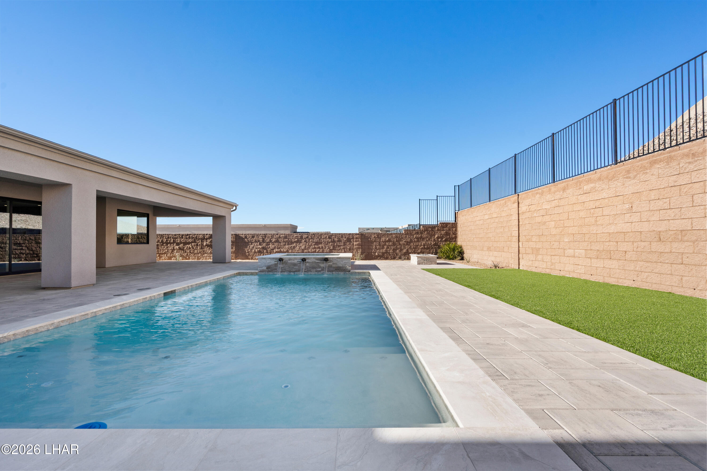 6323 Avienda De Las Colinas