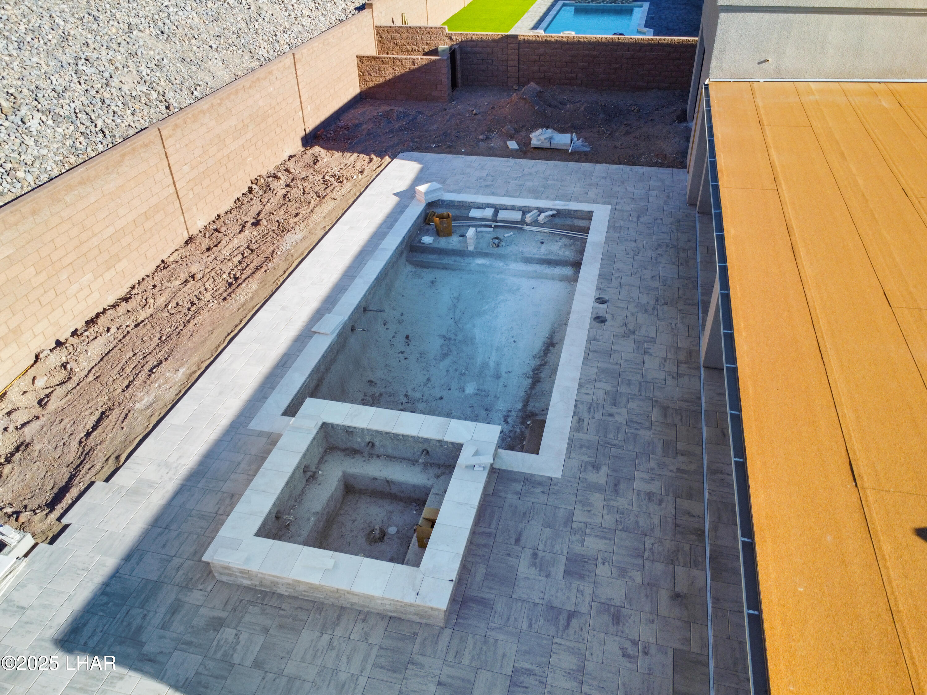 6323 Avienda De Las Colinas