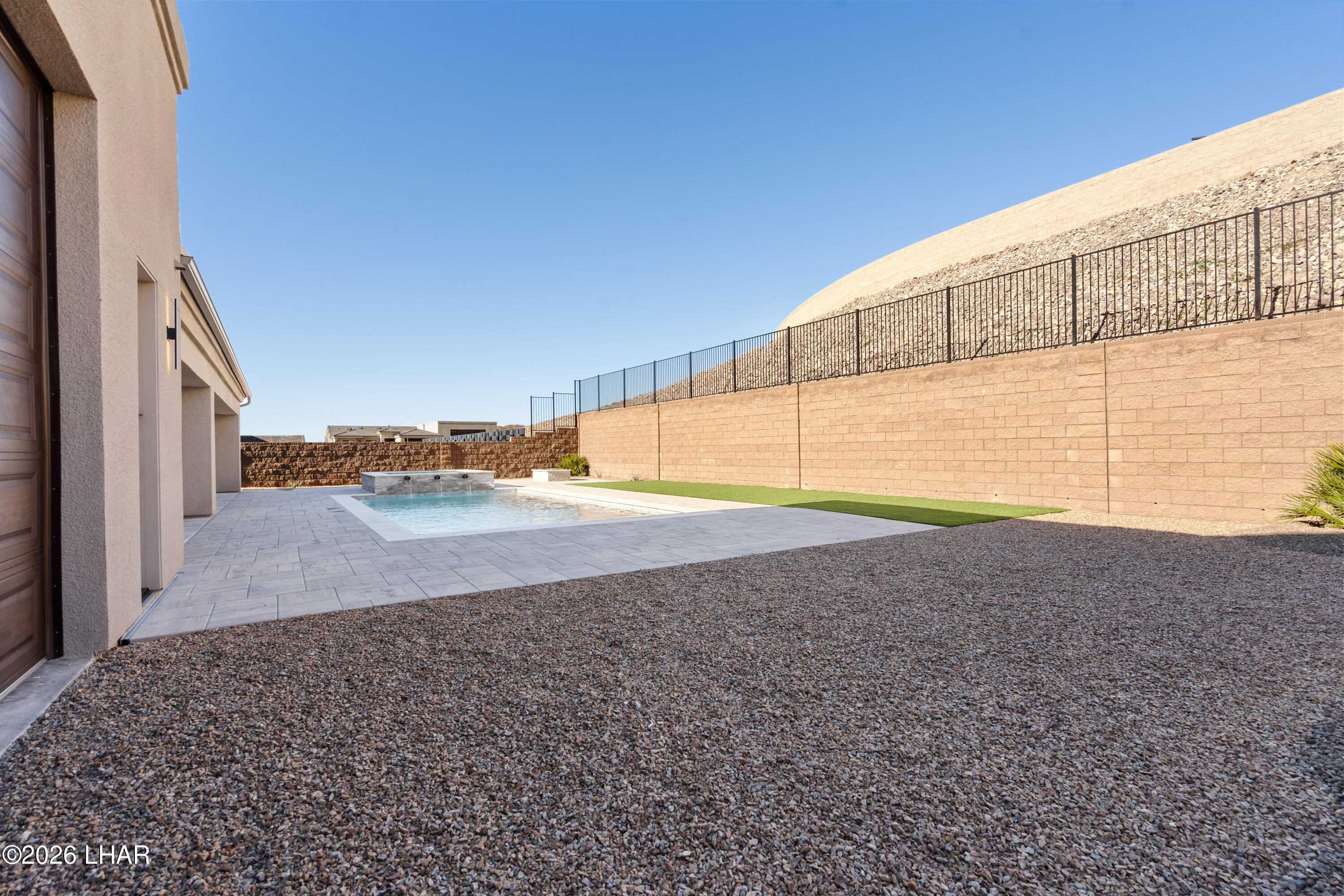 6323 Avienda De Las Colinas