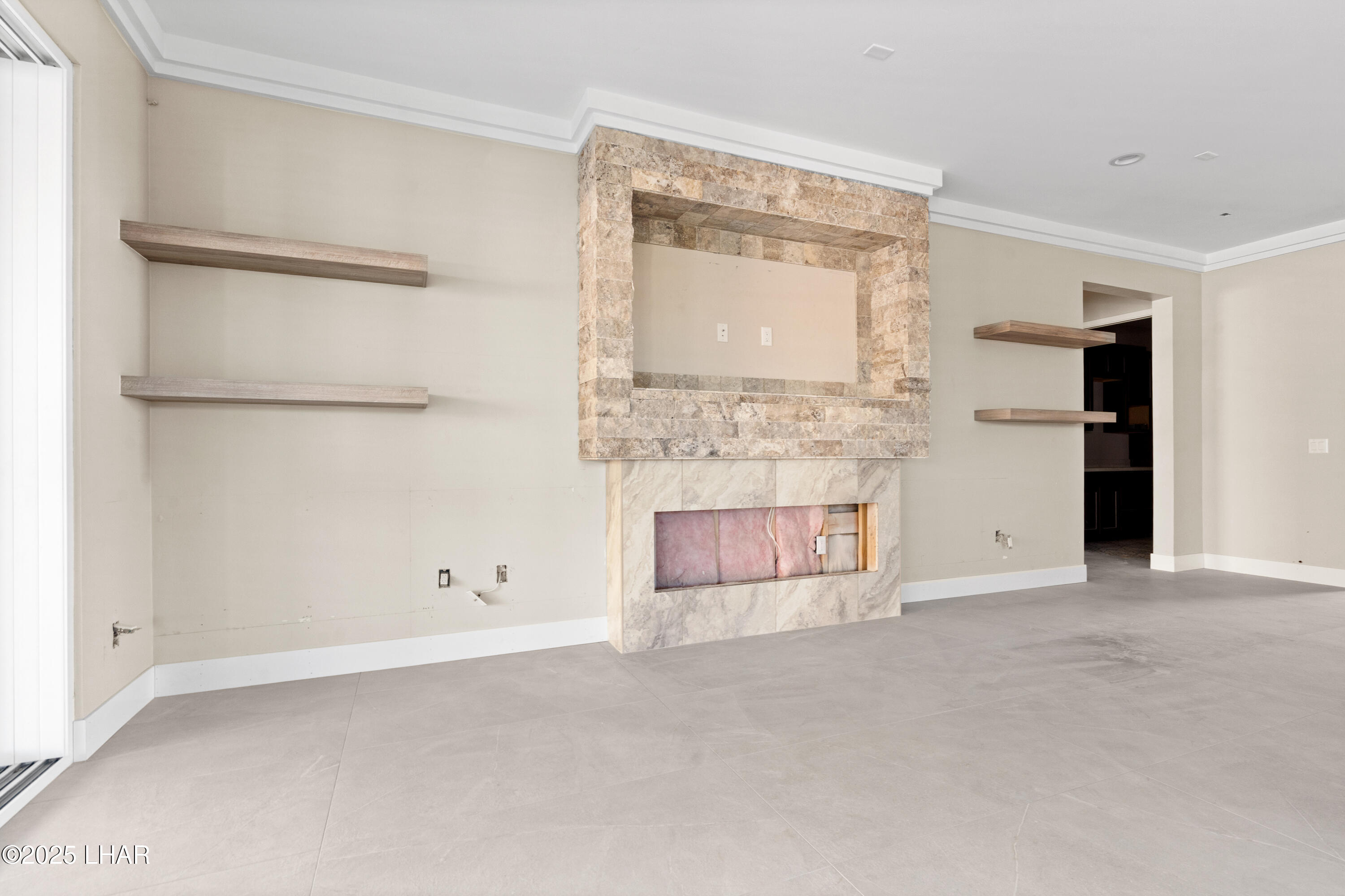 6323 Avienda De Las Colinas