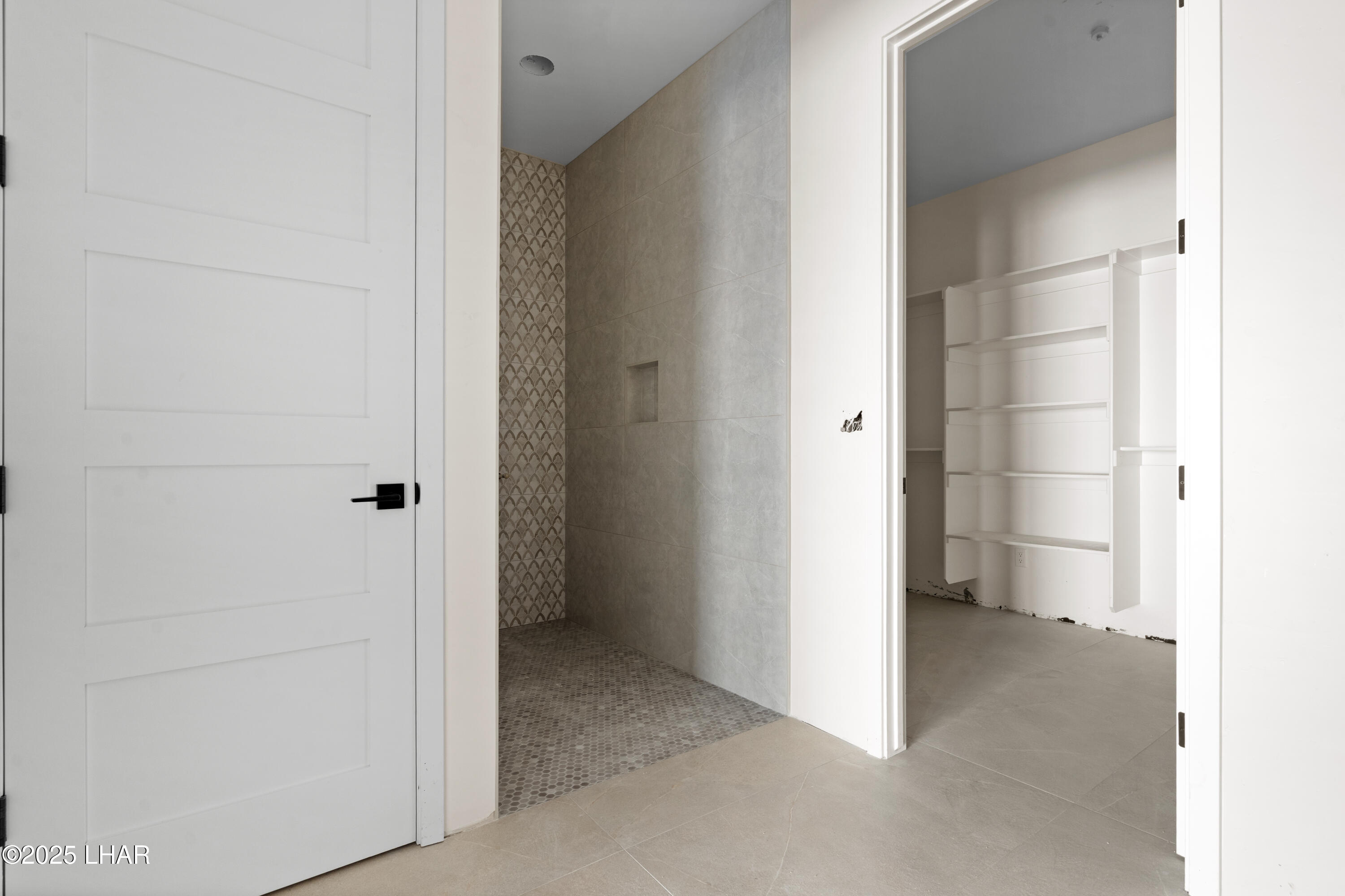 6323 Avienda De Las Colinas