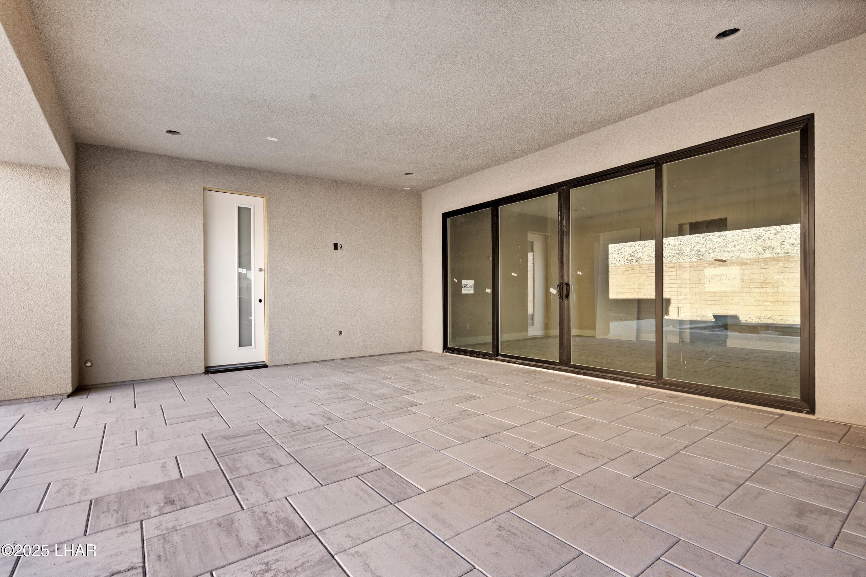 6323 Avienda De Las Colinas