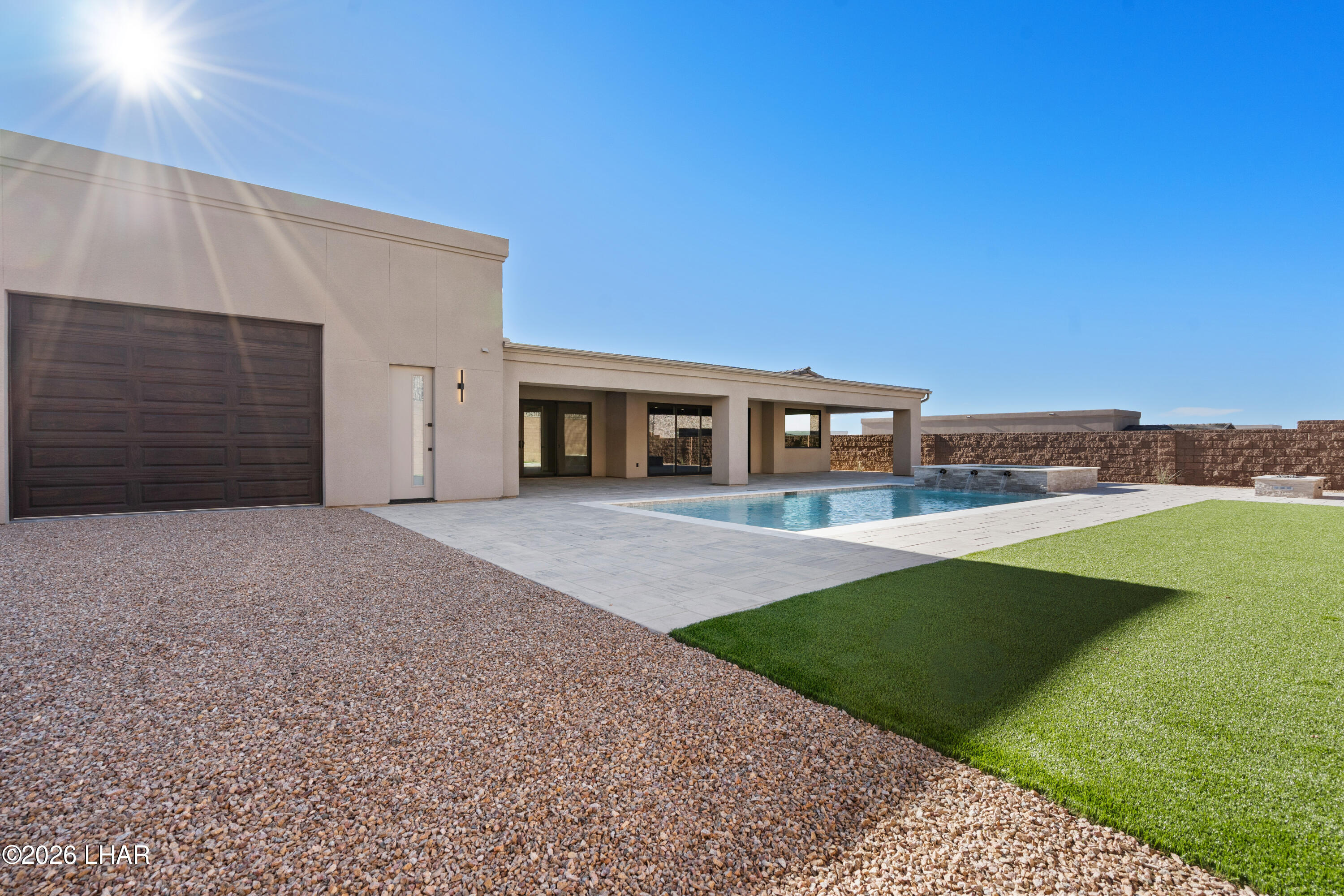 6323 Avienda De Las Colinas