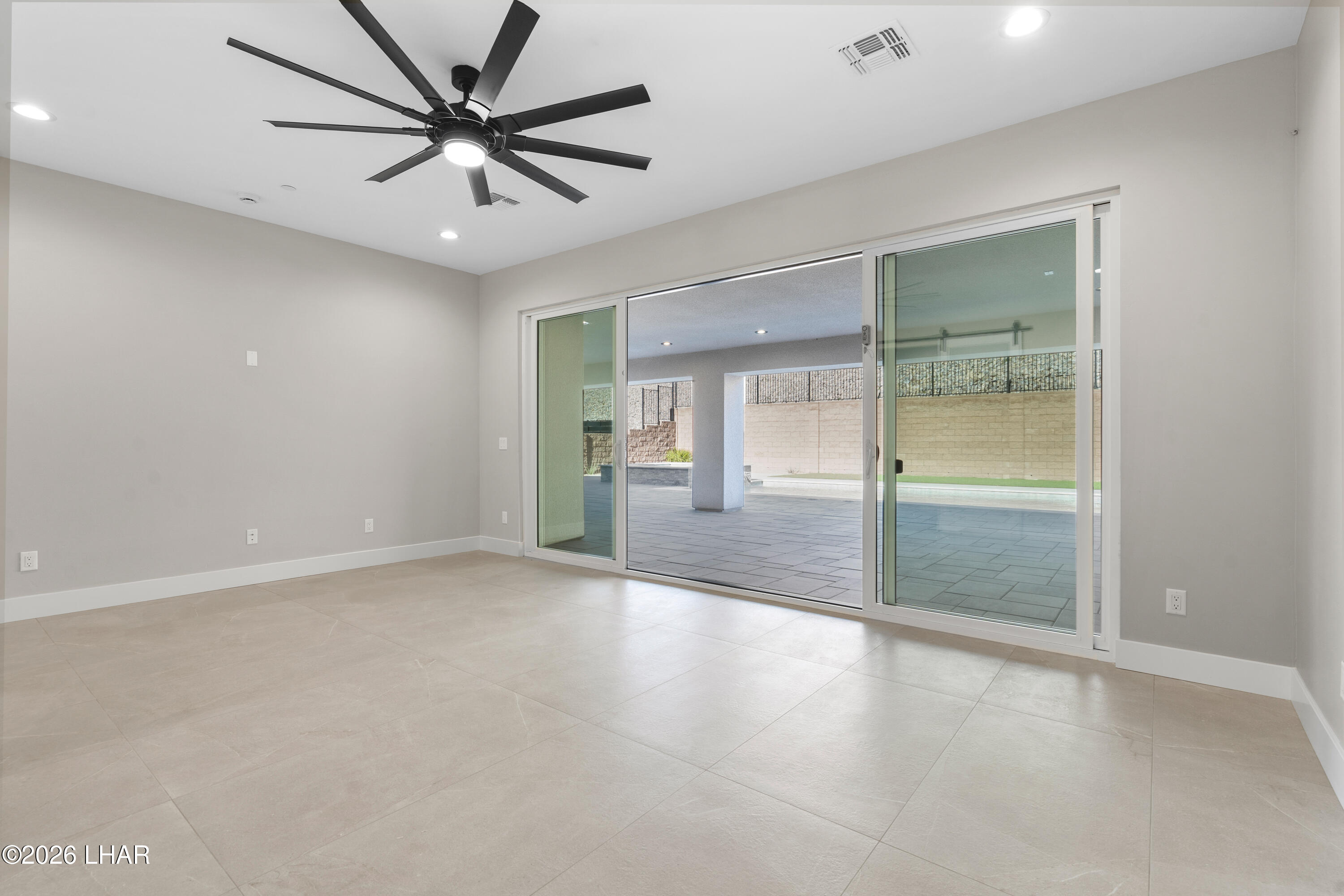 6323 Avienda De Las Colinas