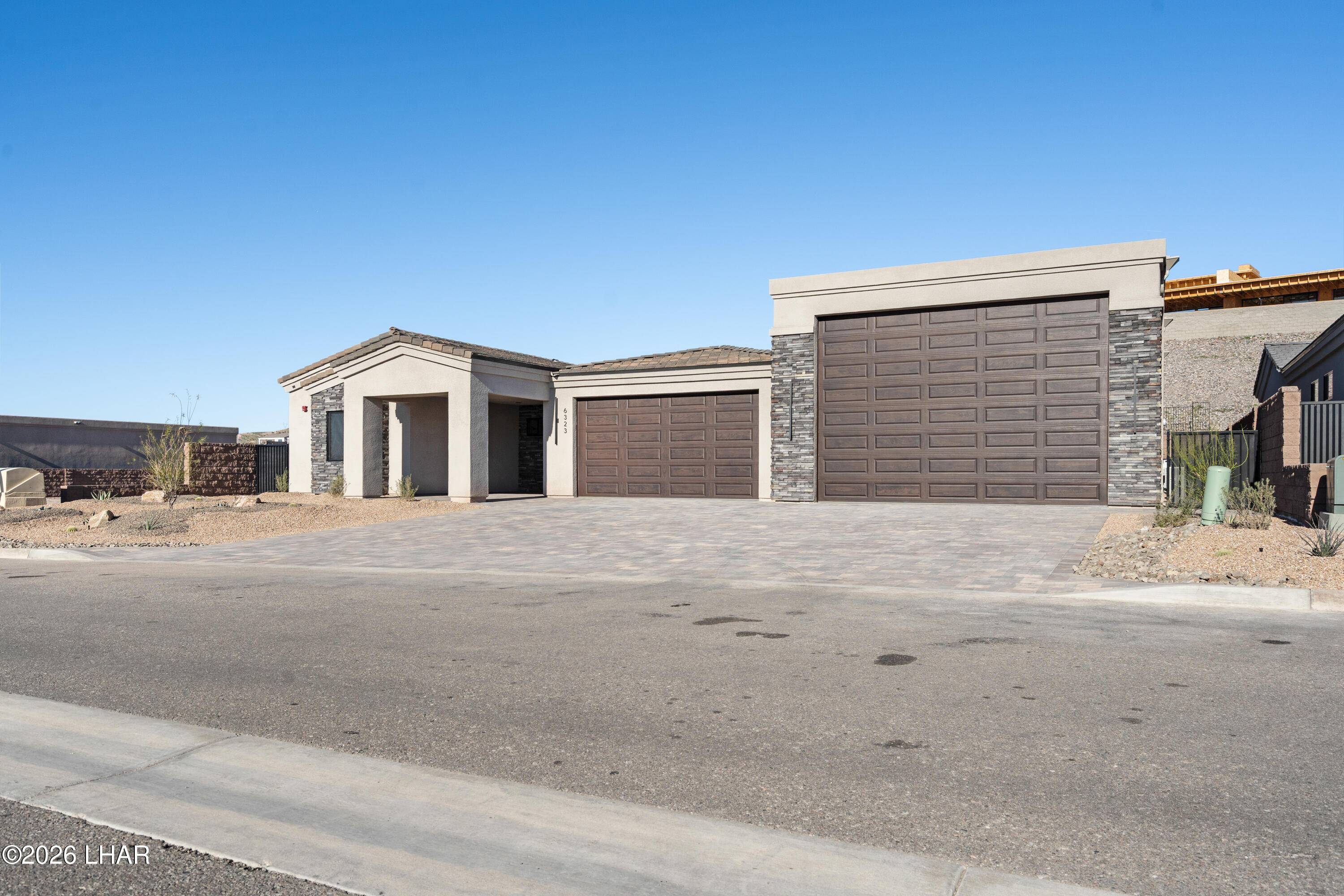 6323 Avienda De Las Colinas