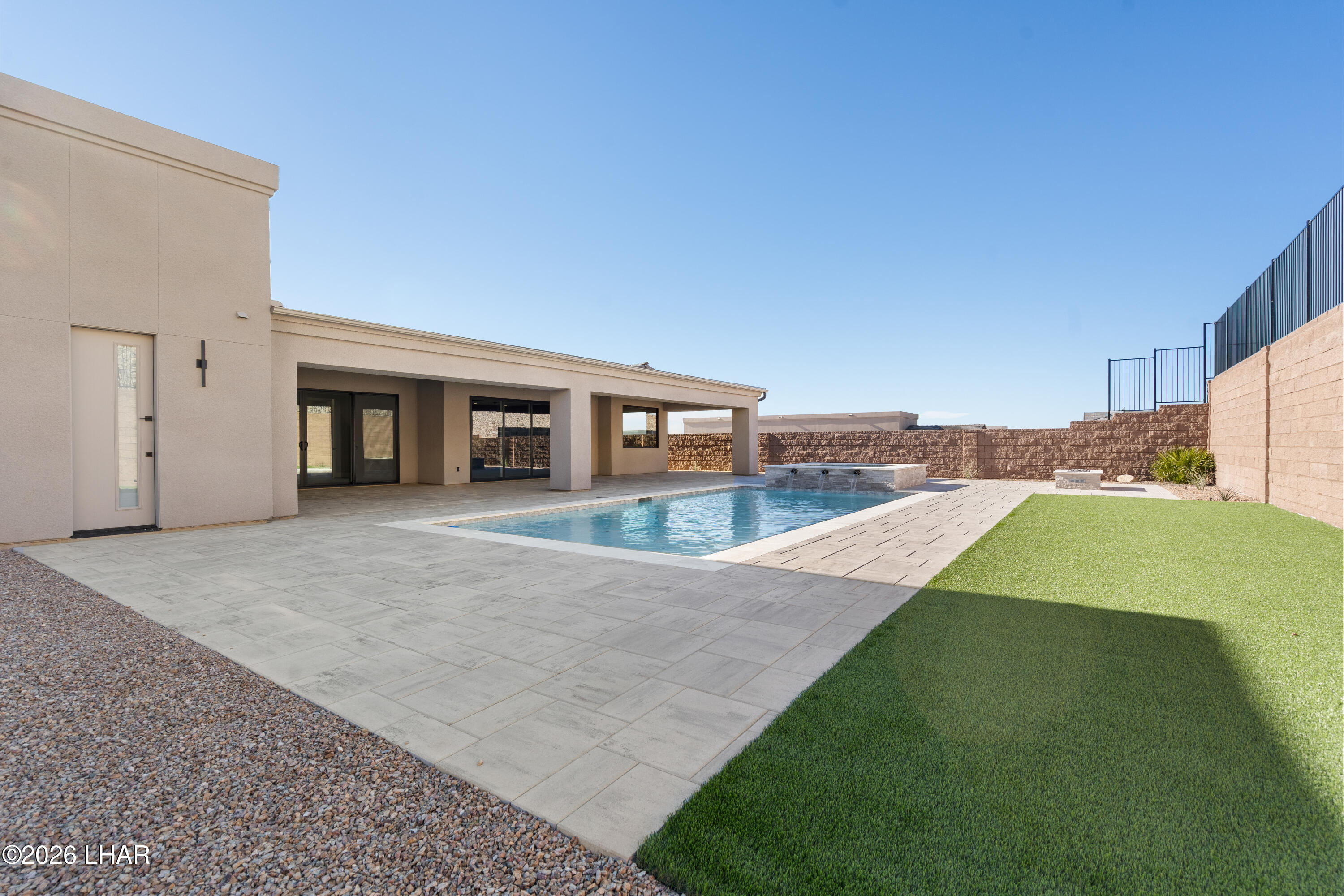 6323 Avienda De Las Colinas