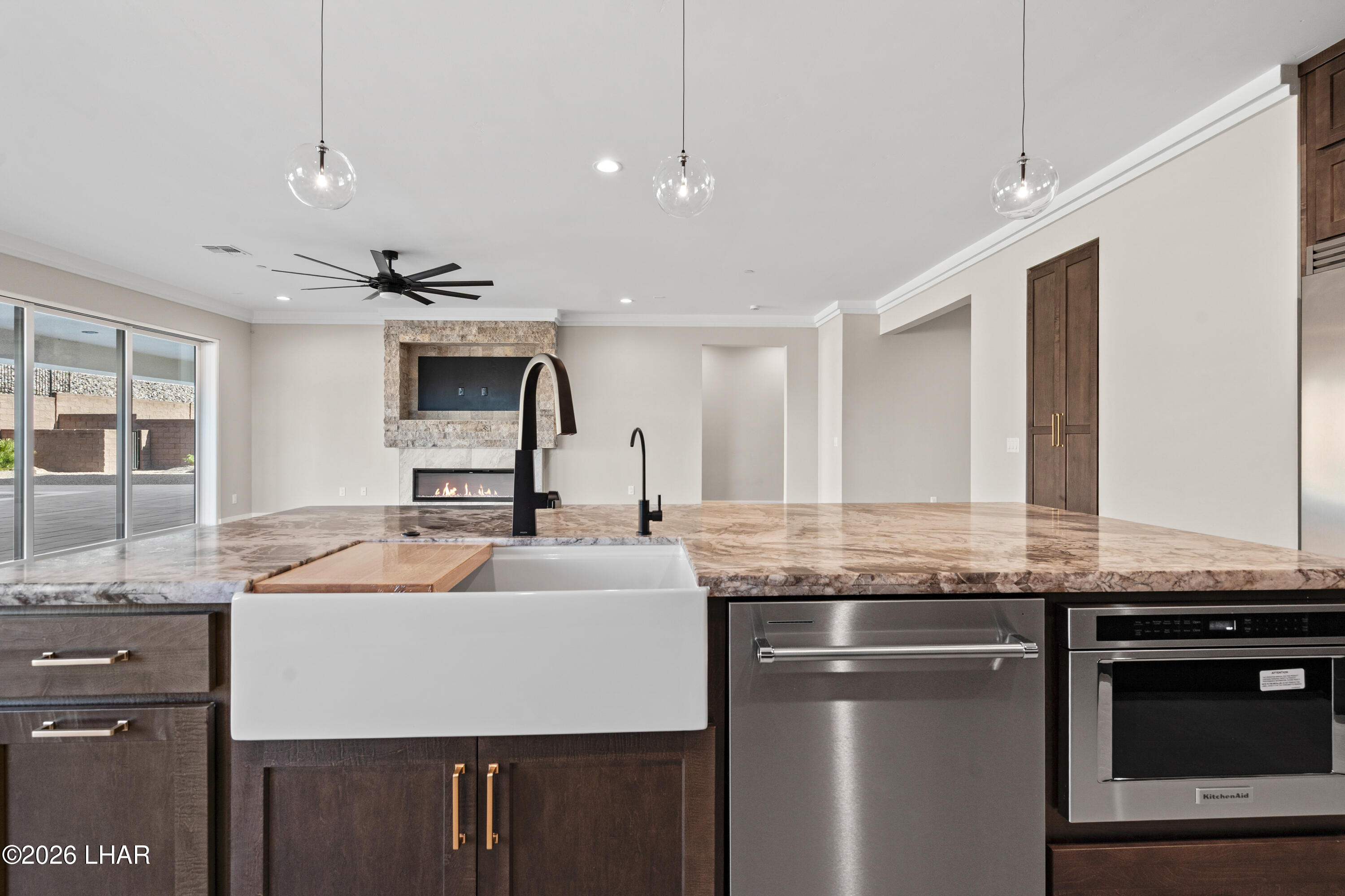 6323 Avienda De Las Colinas