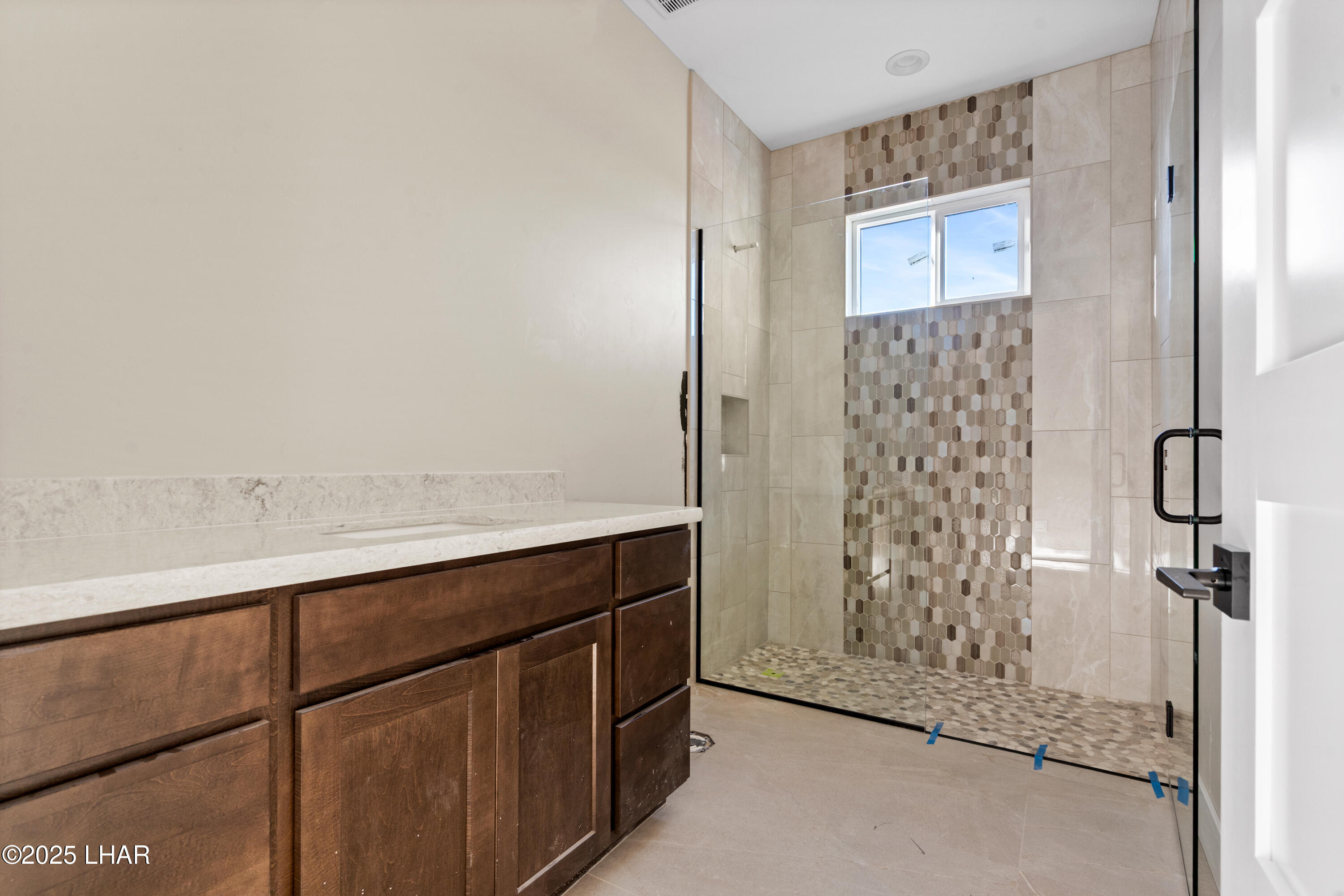 6323 Avienda De Las Colinas