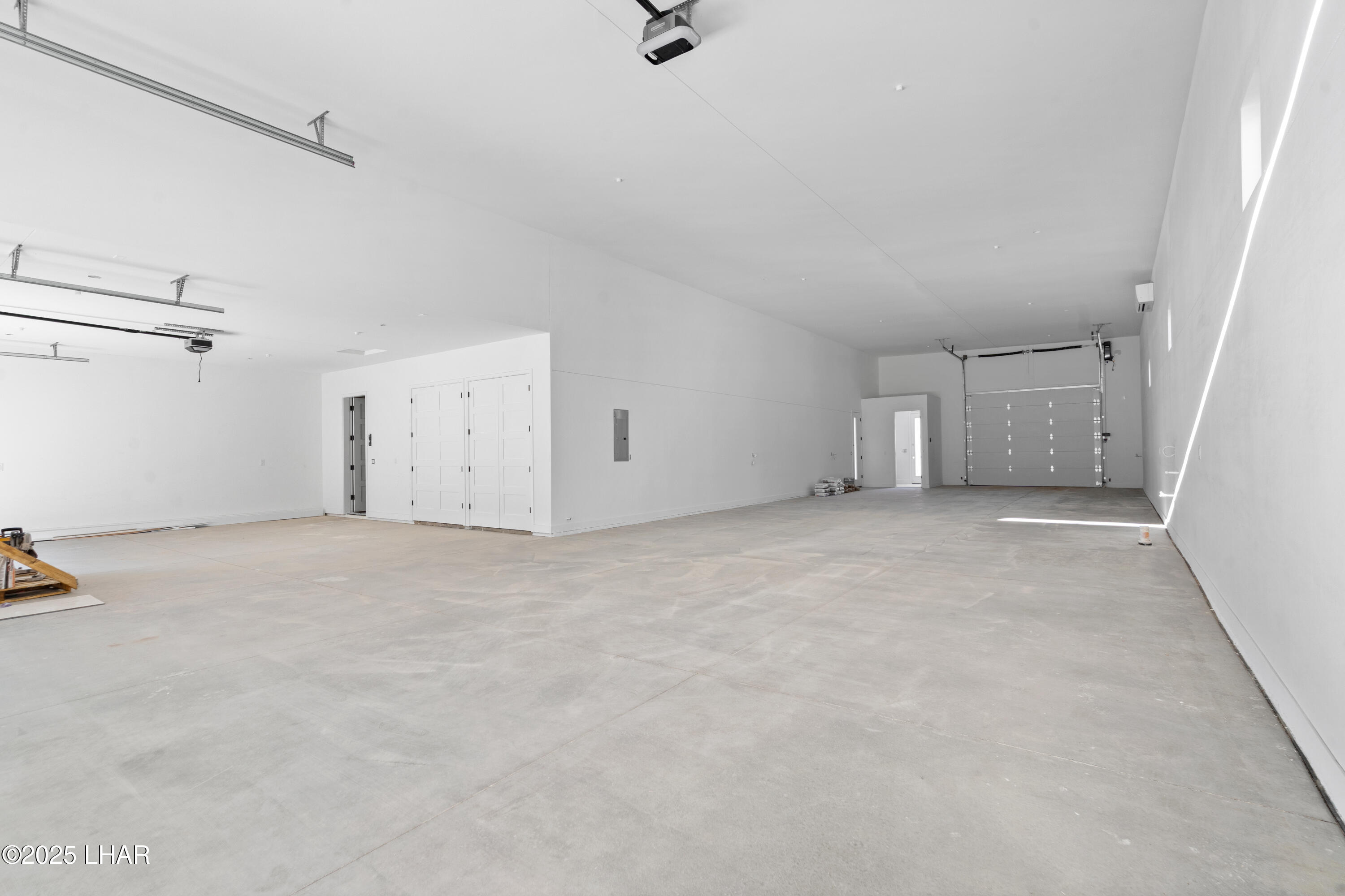 6323 Avienda De Las Colinas