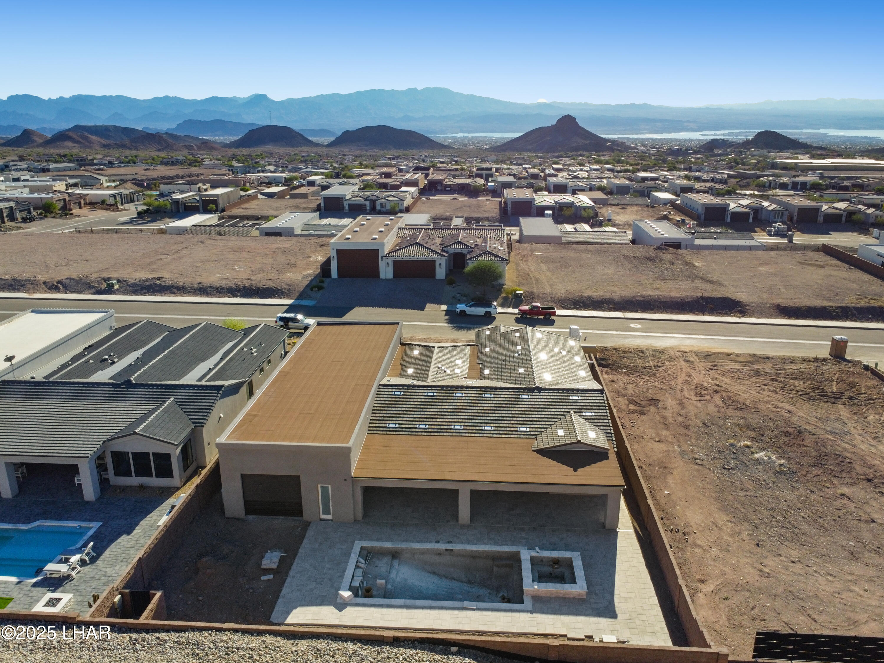 6323 Avienda De Las Colinas