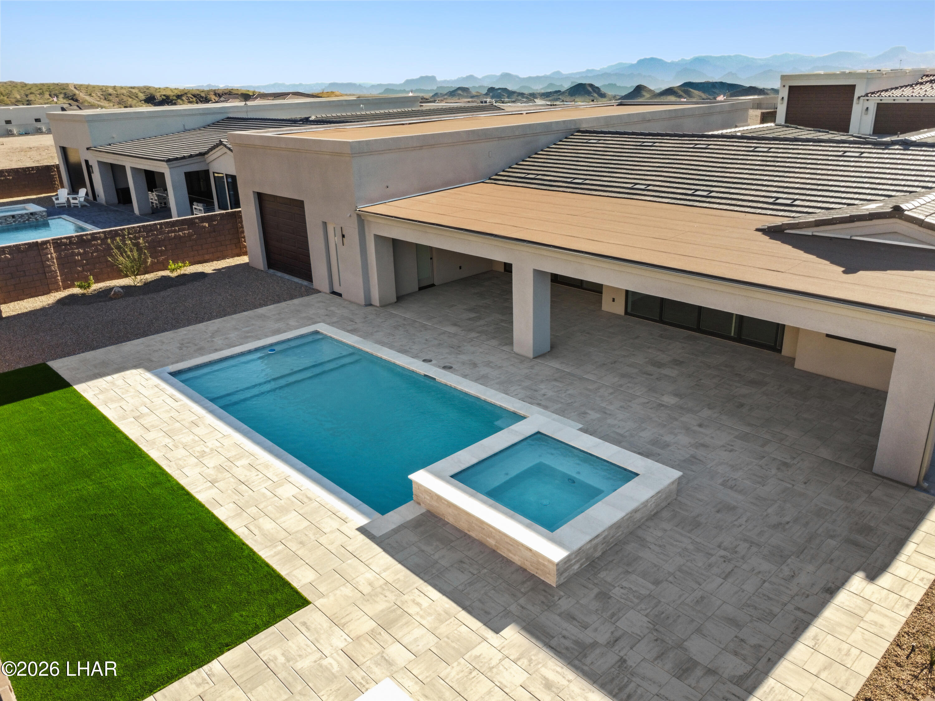 6323 Avienda De Las Colinas