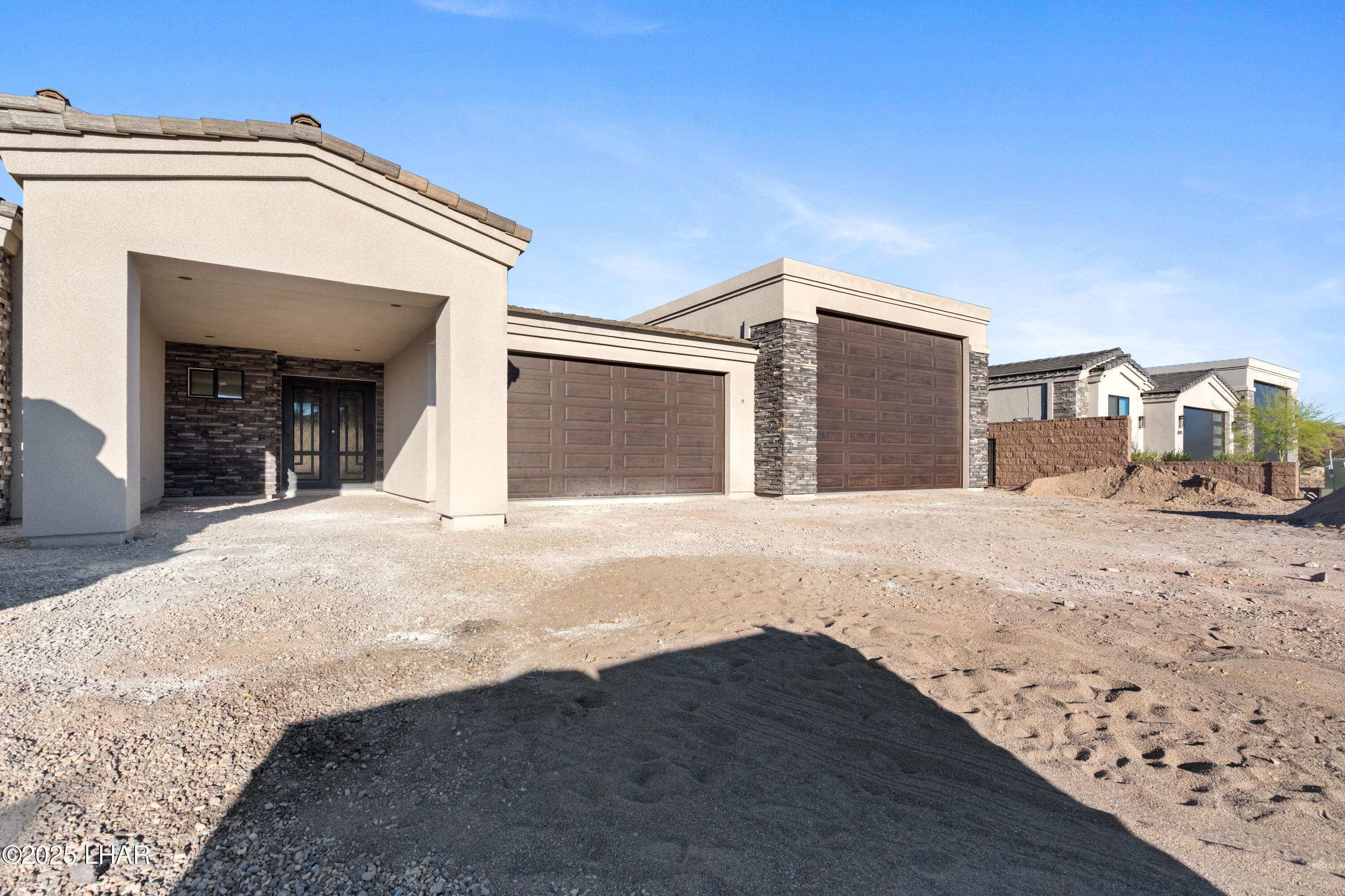 6323 Avienda De Las Colinas