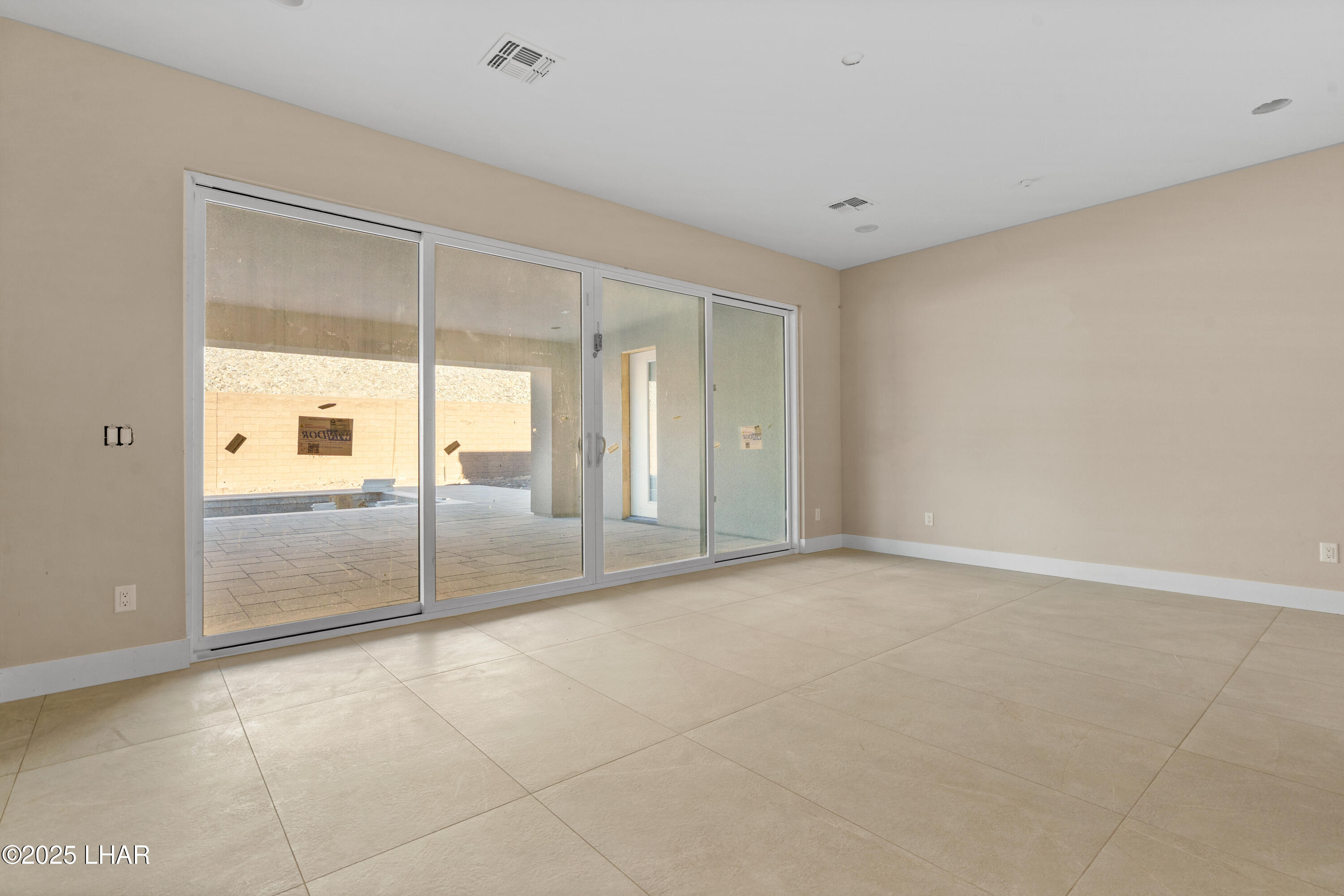 6323 Avienda De Las Colinas