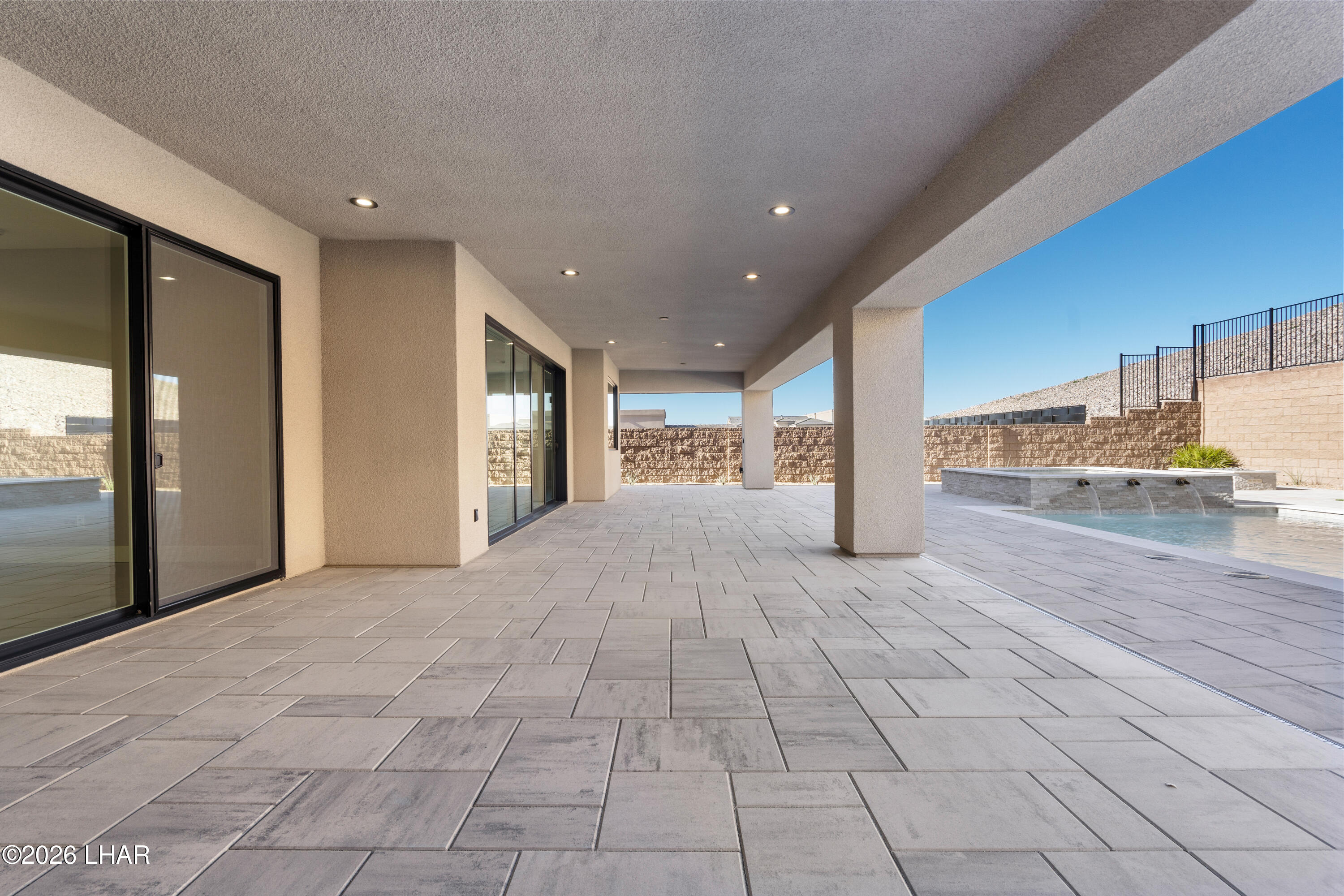 6323 Avienda De Las Colinas