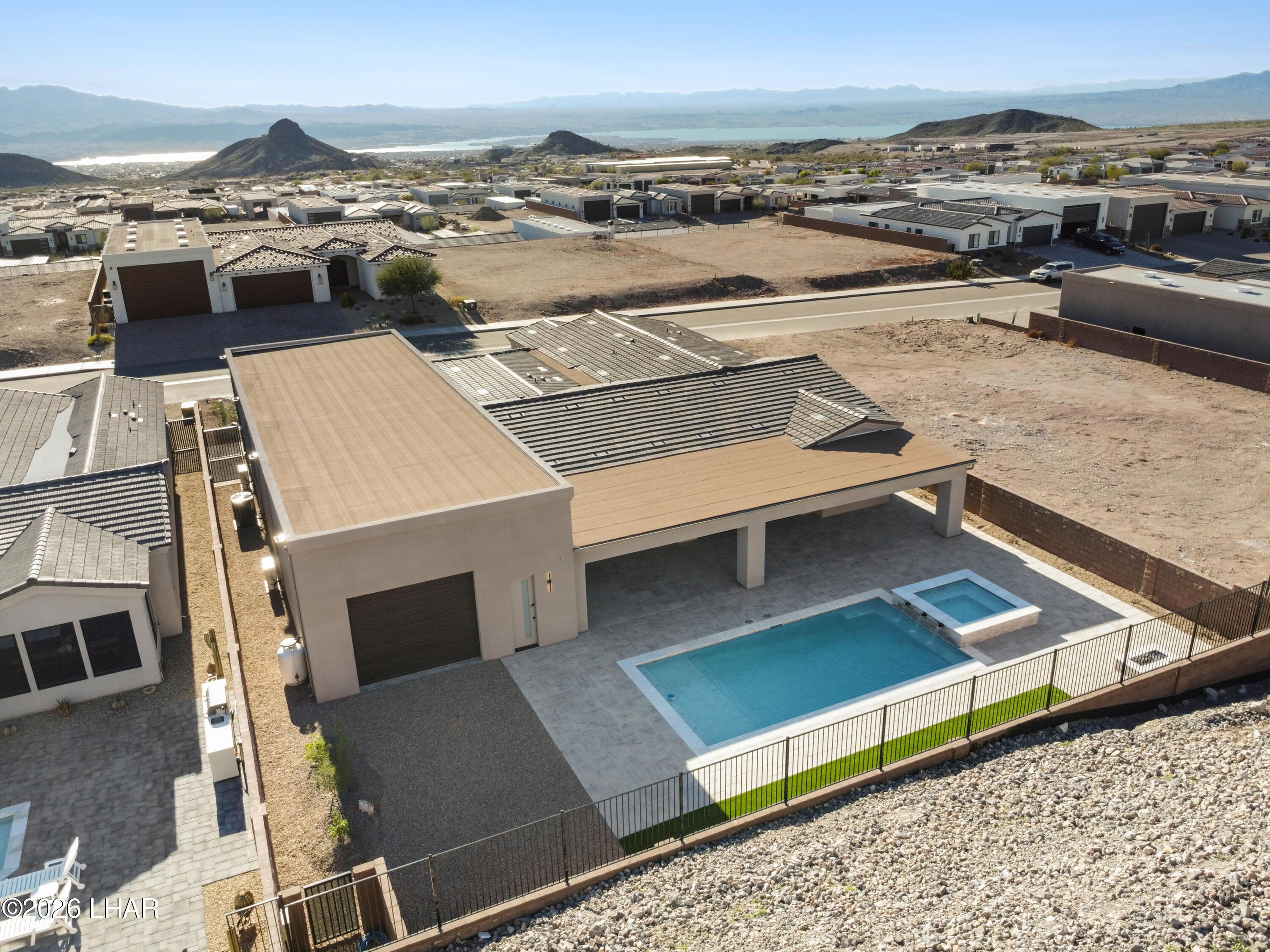 6323 Avienda De Las Colinas