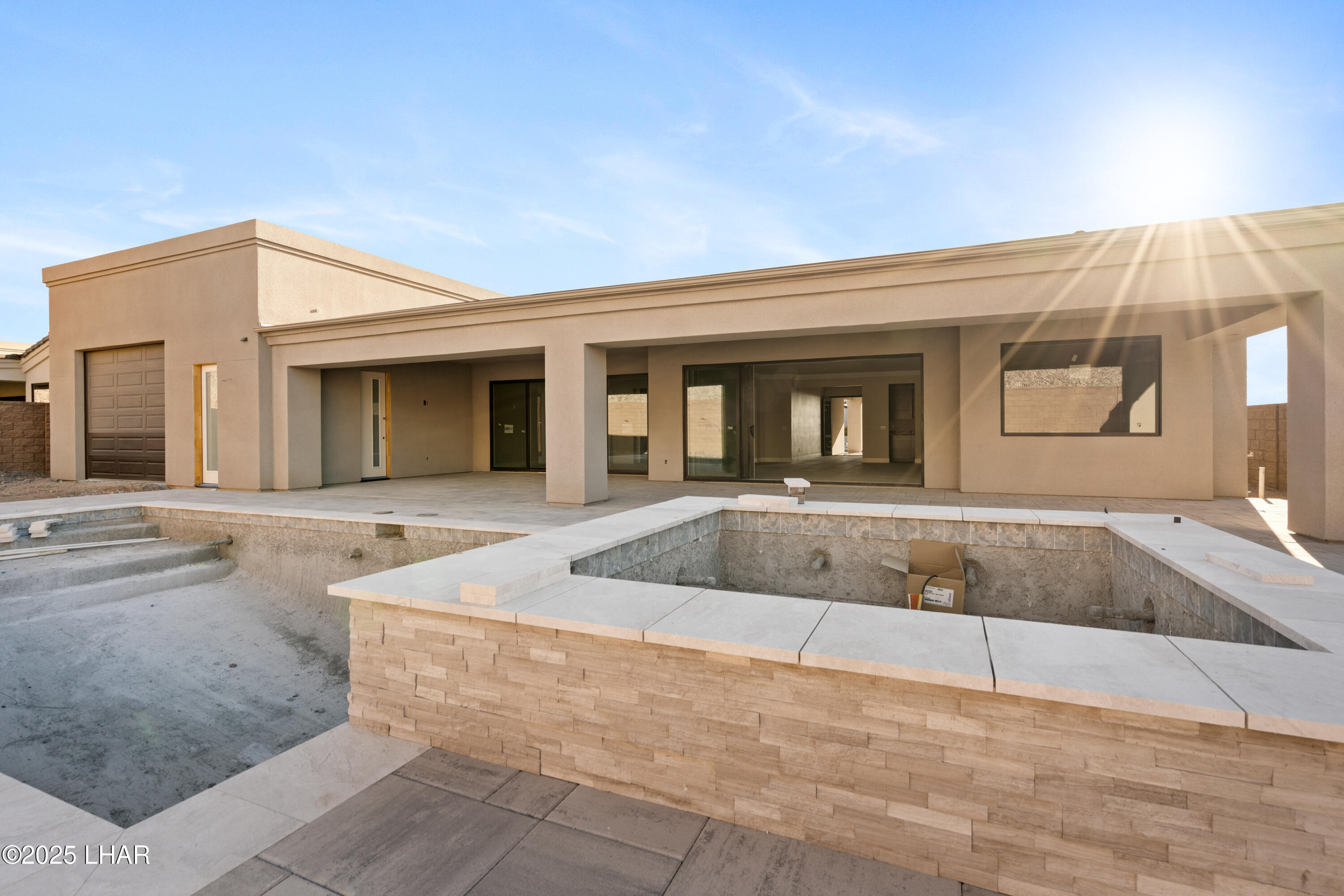 6323 Avienda De Las Colinas