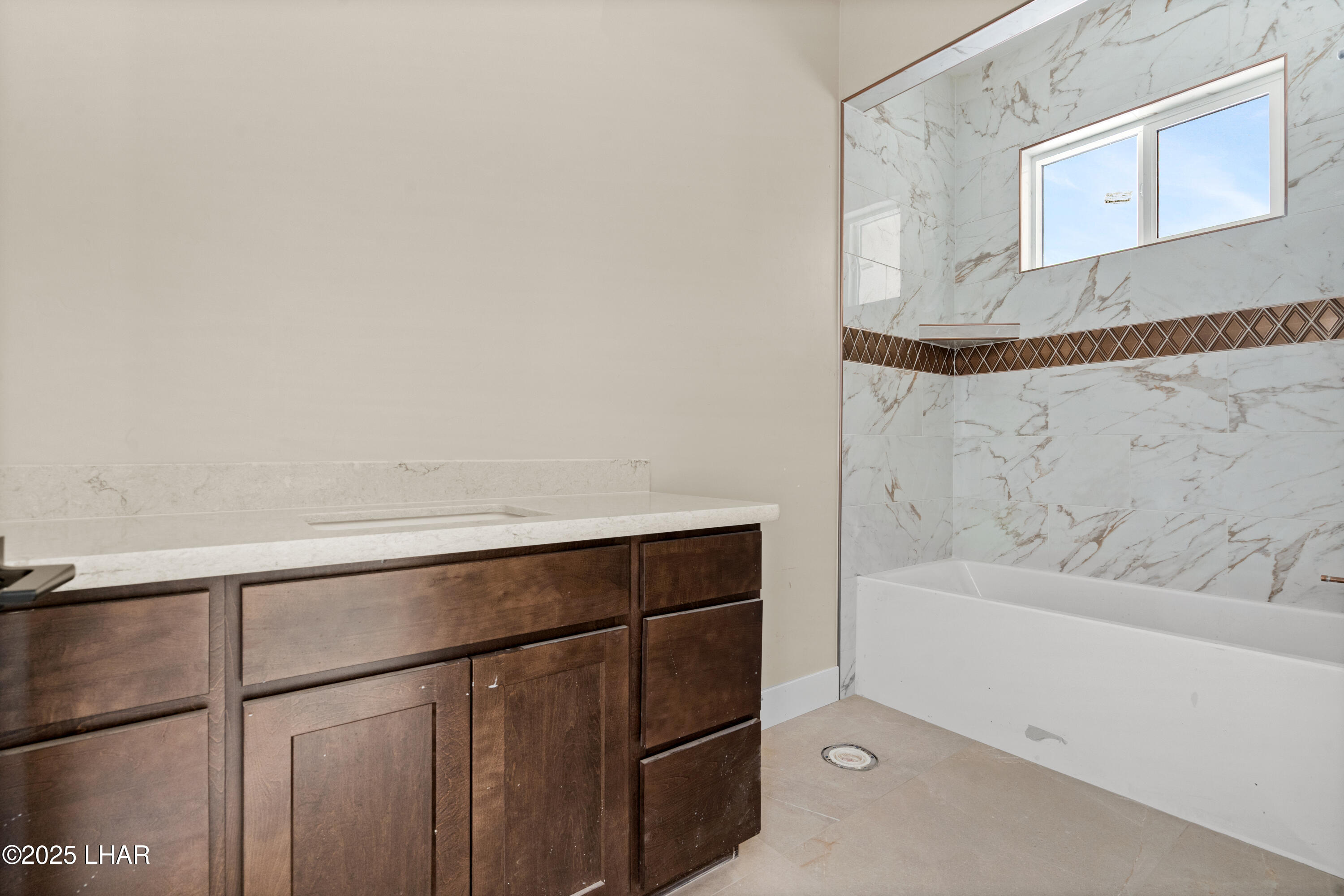 6323 Avienda De Las Colinas