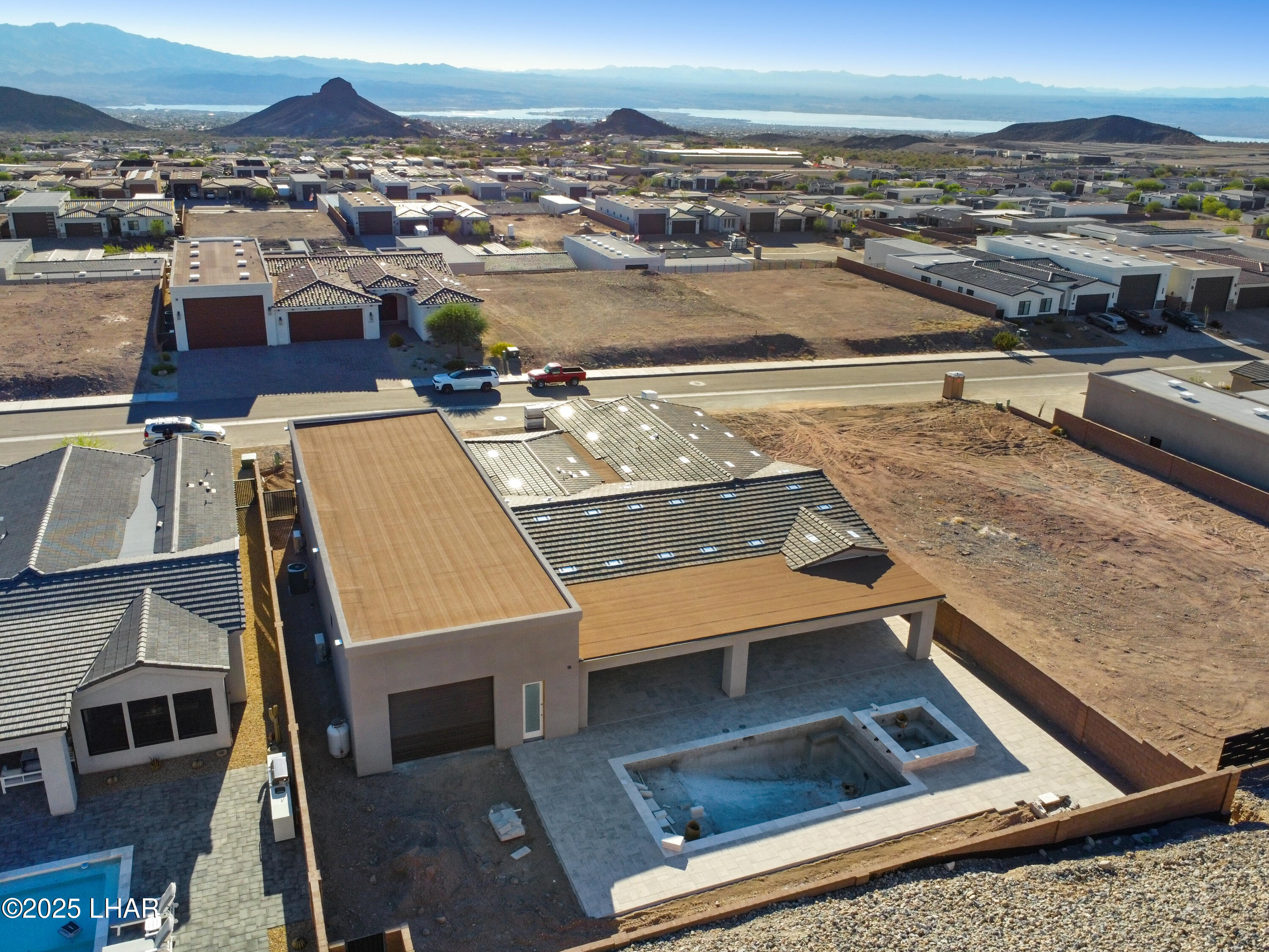 6323 Avienda De Las Colinas