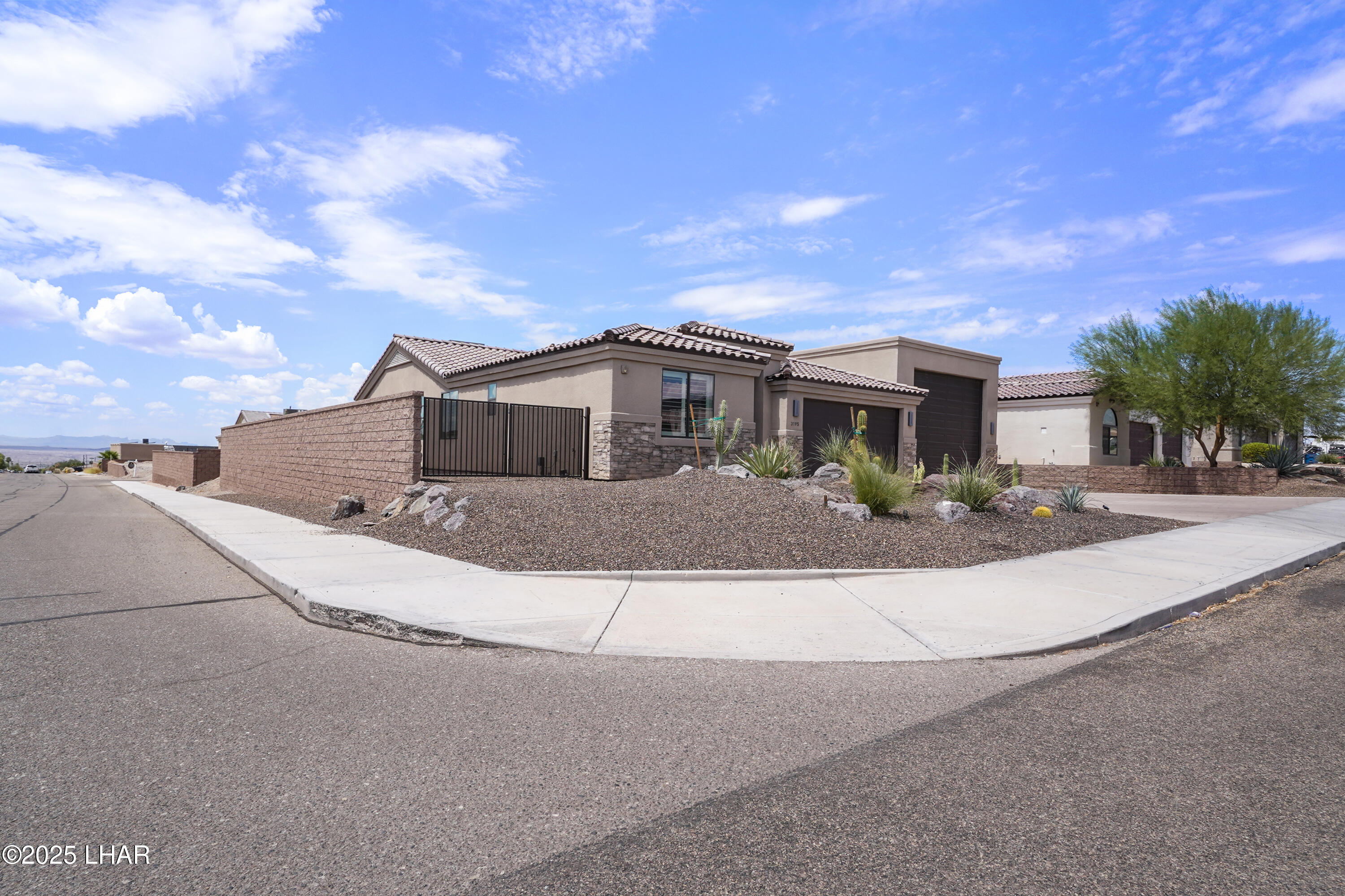 3195 Oro Grande Blvd