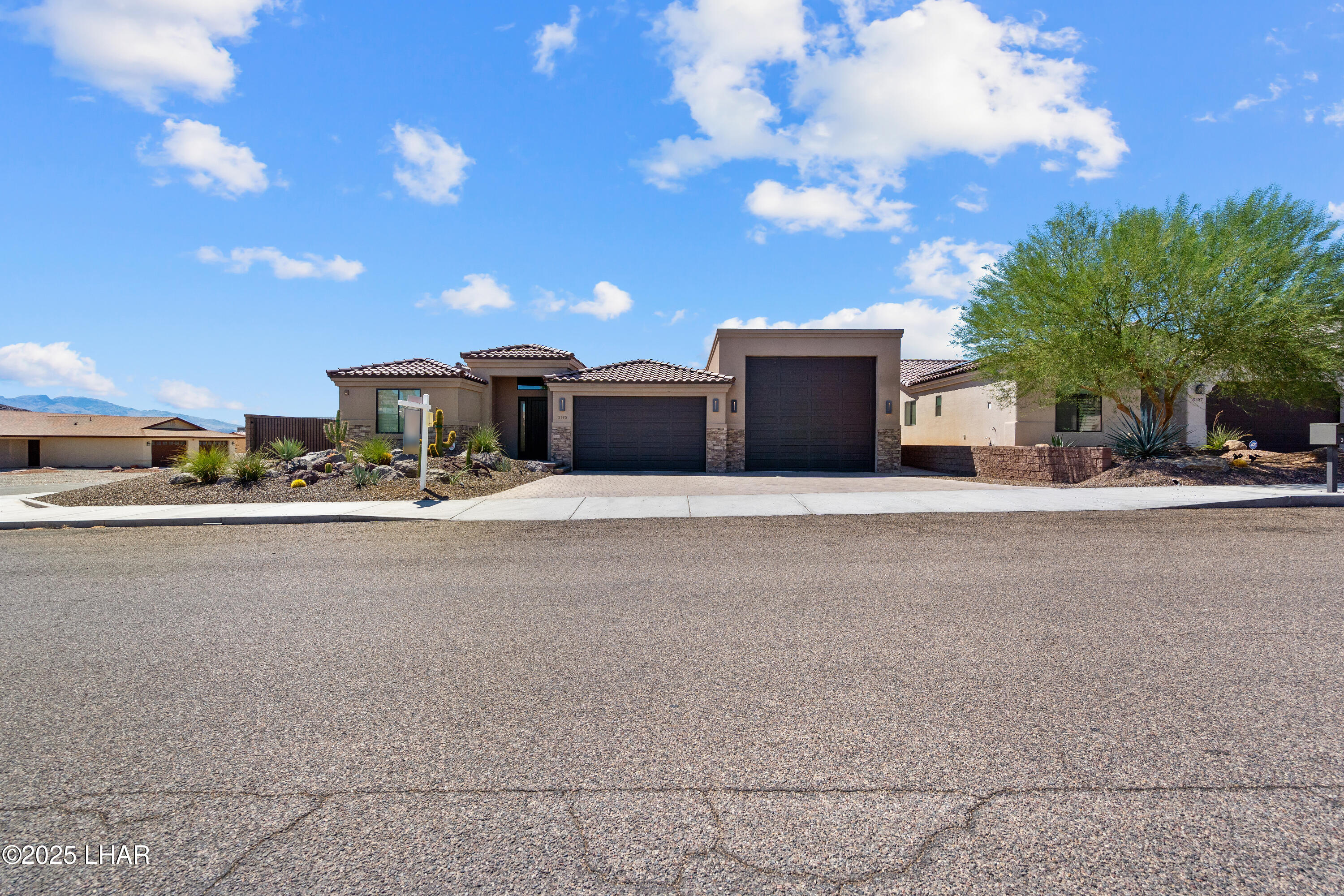 3195 Oro Grande Blvd