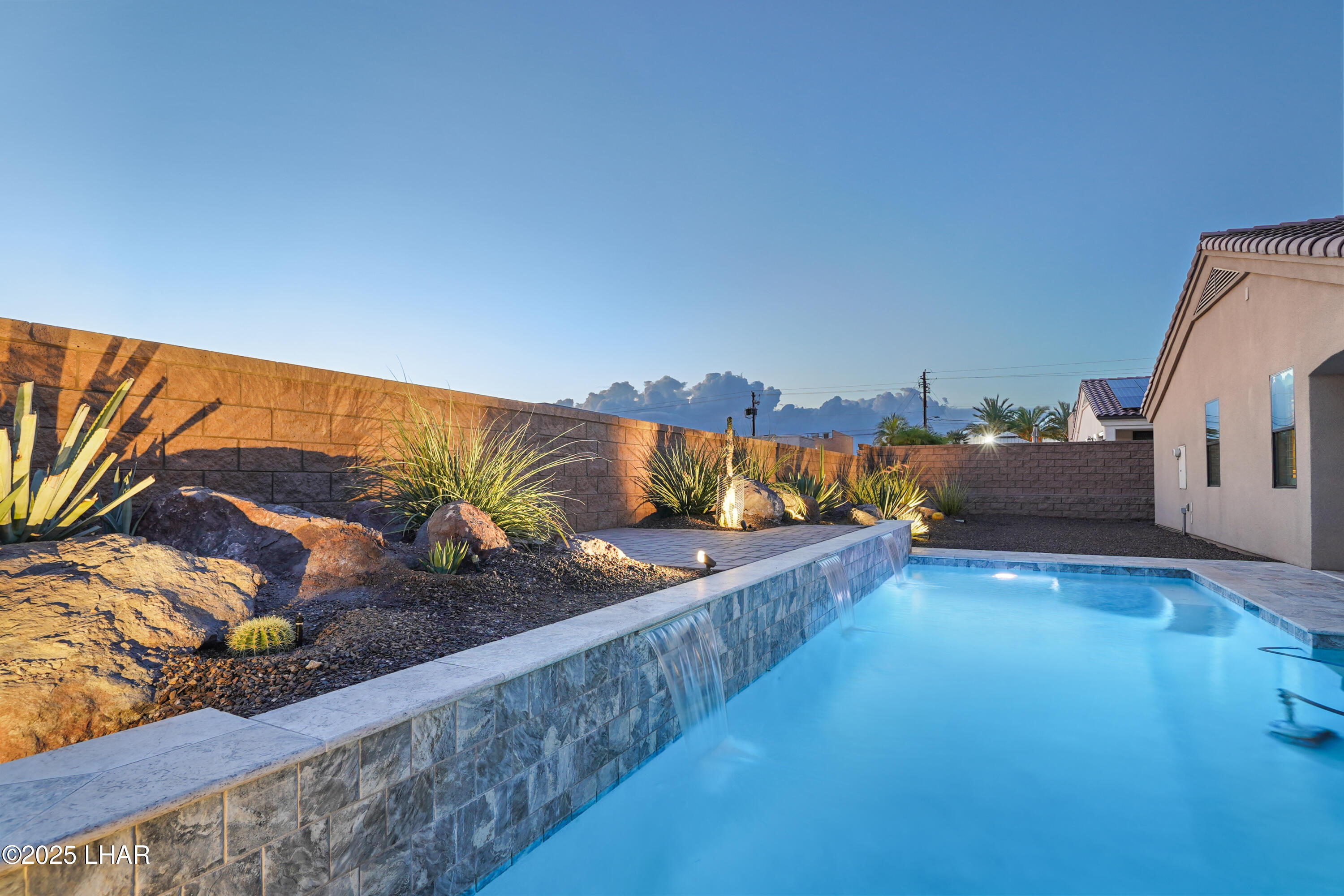 3195 Oro Grande Blvd