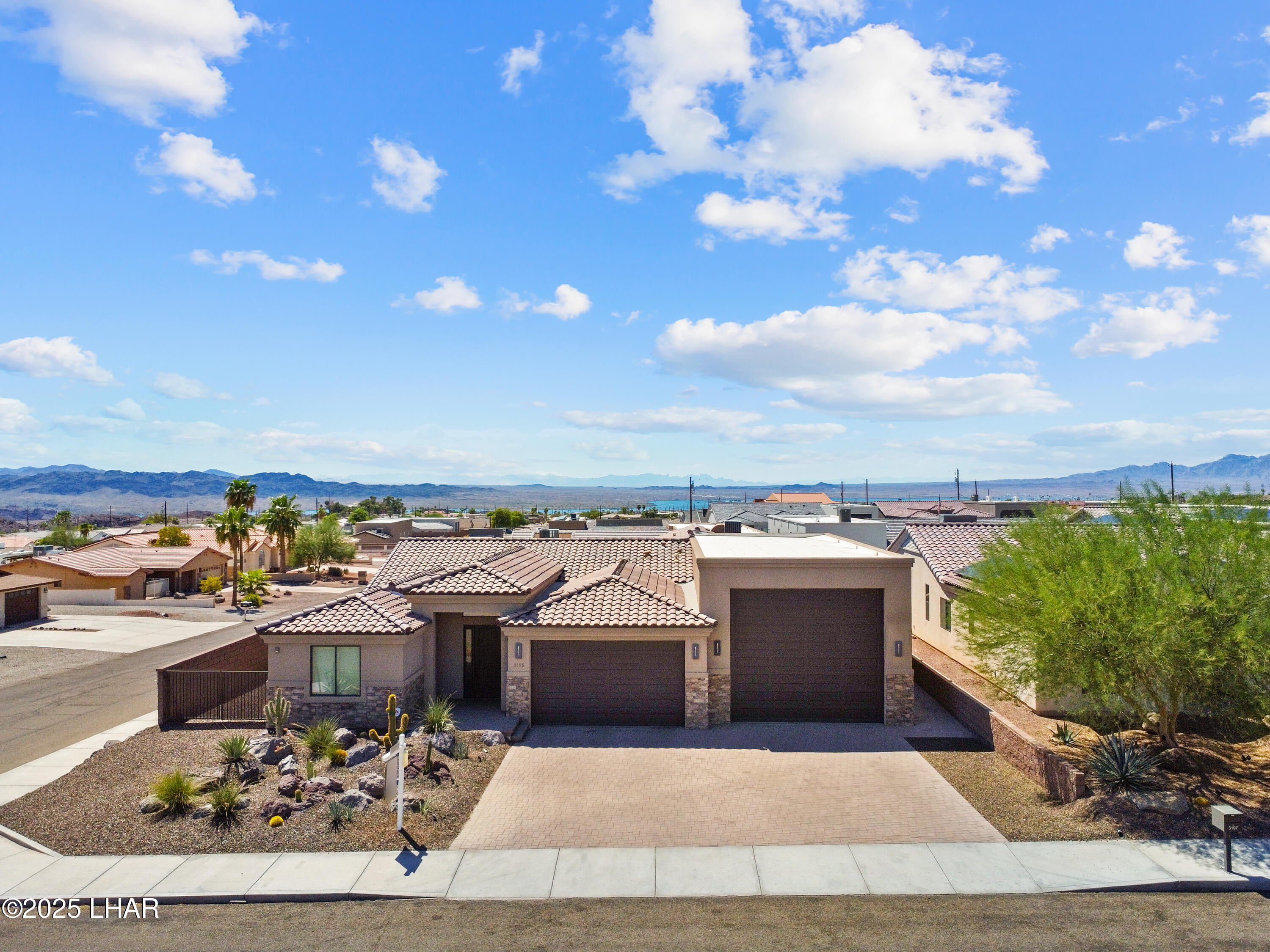 3195 Oro Grande Blvd