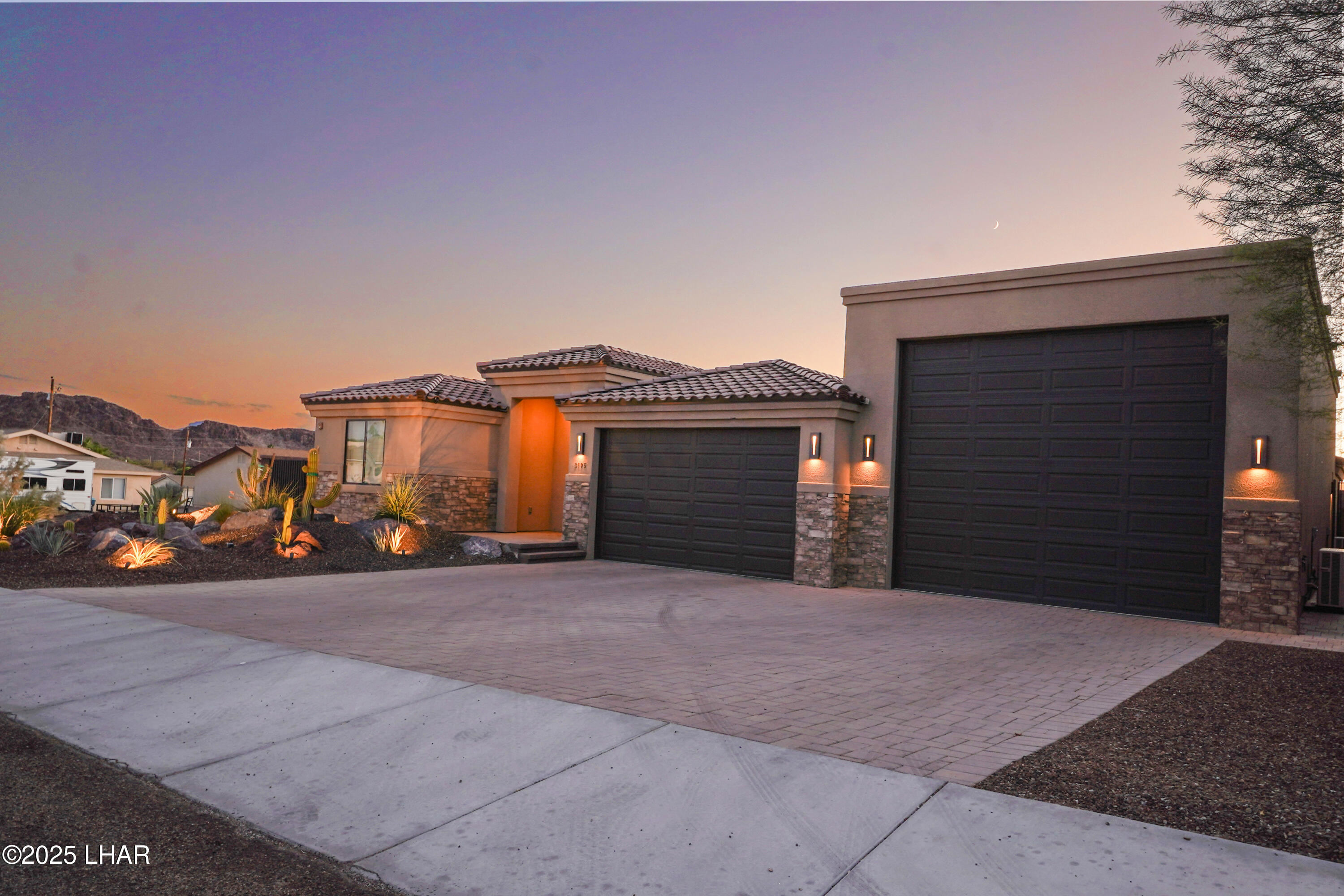 3195 Oro Grande Blvd