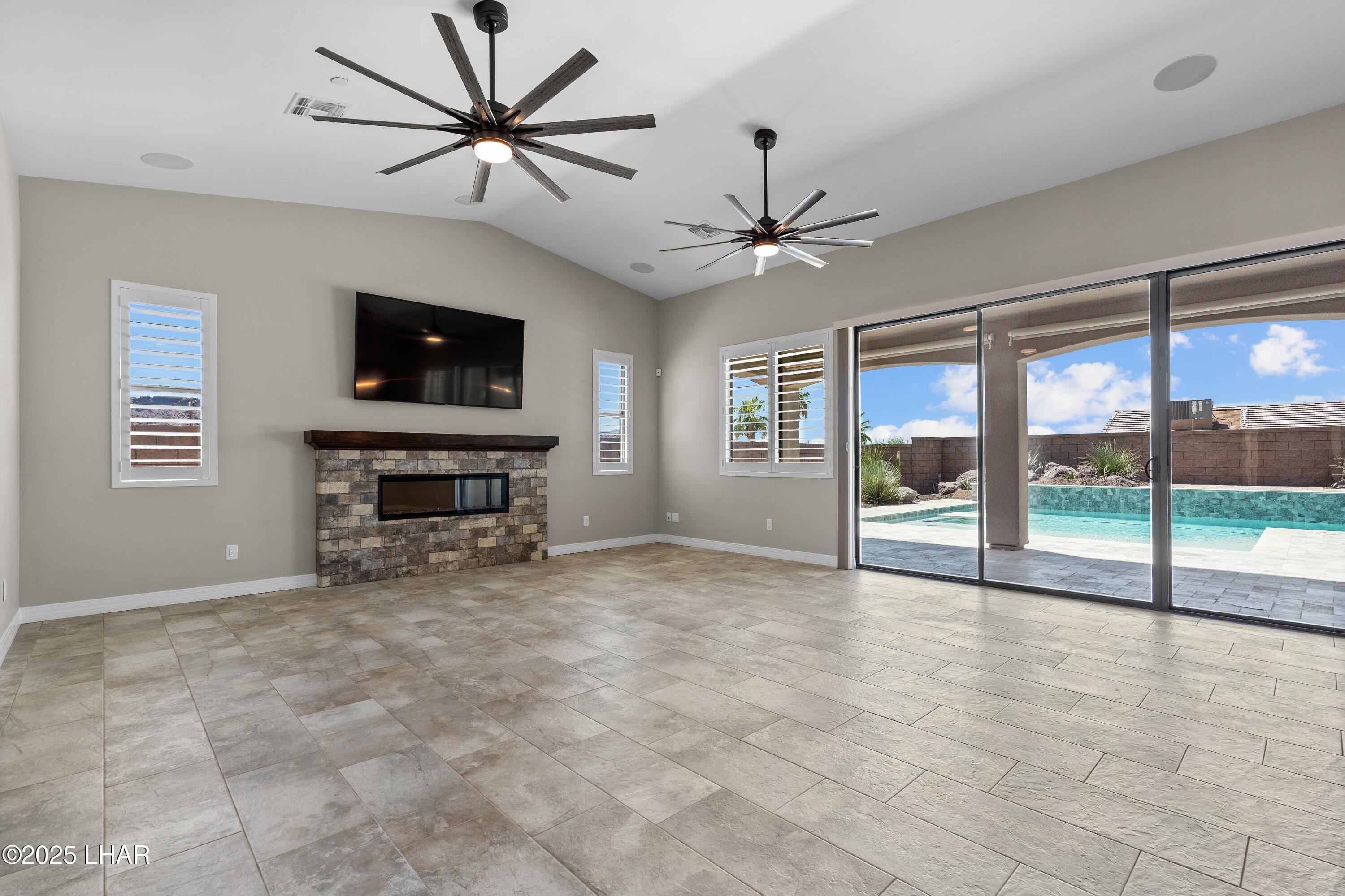 3195 Oro Grande Blvd