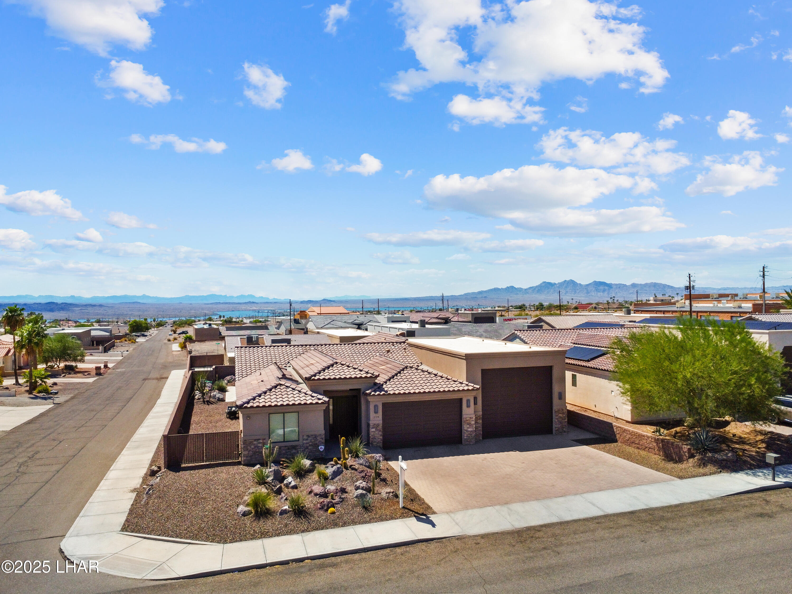 3195 Oro Grande Blvd