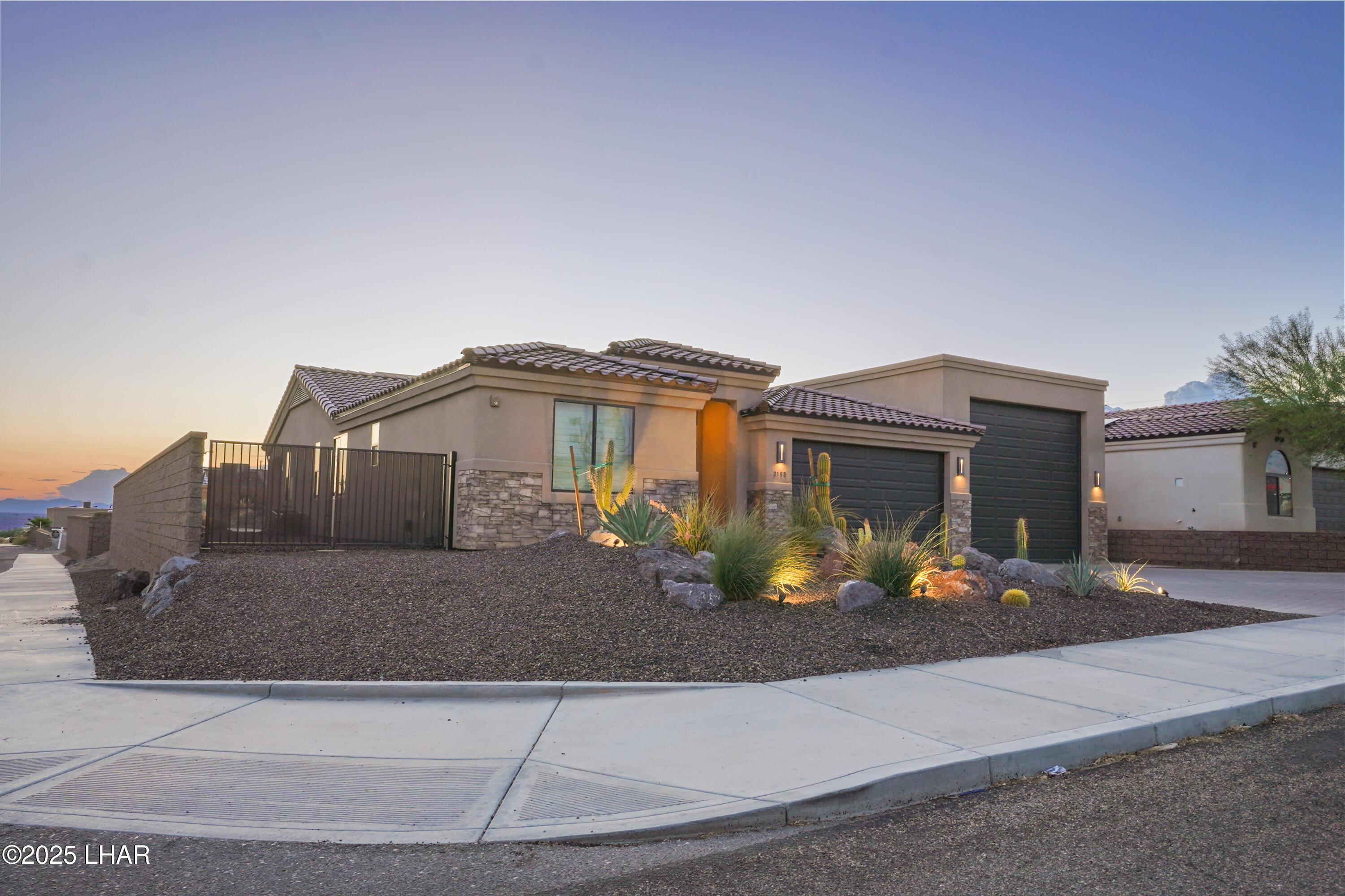 3195 Oro Grande Blvd