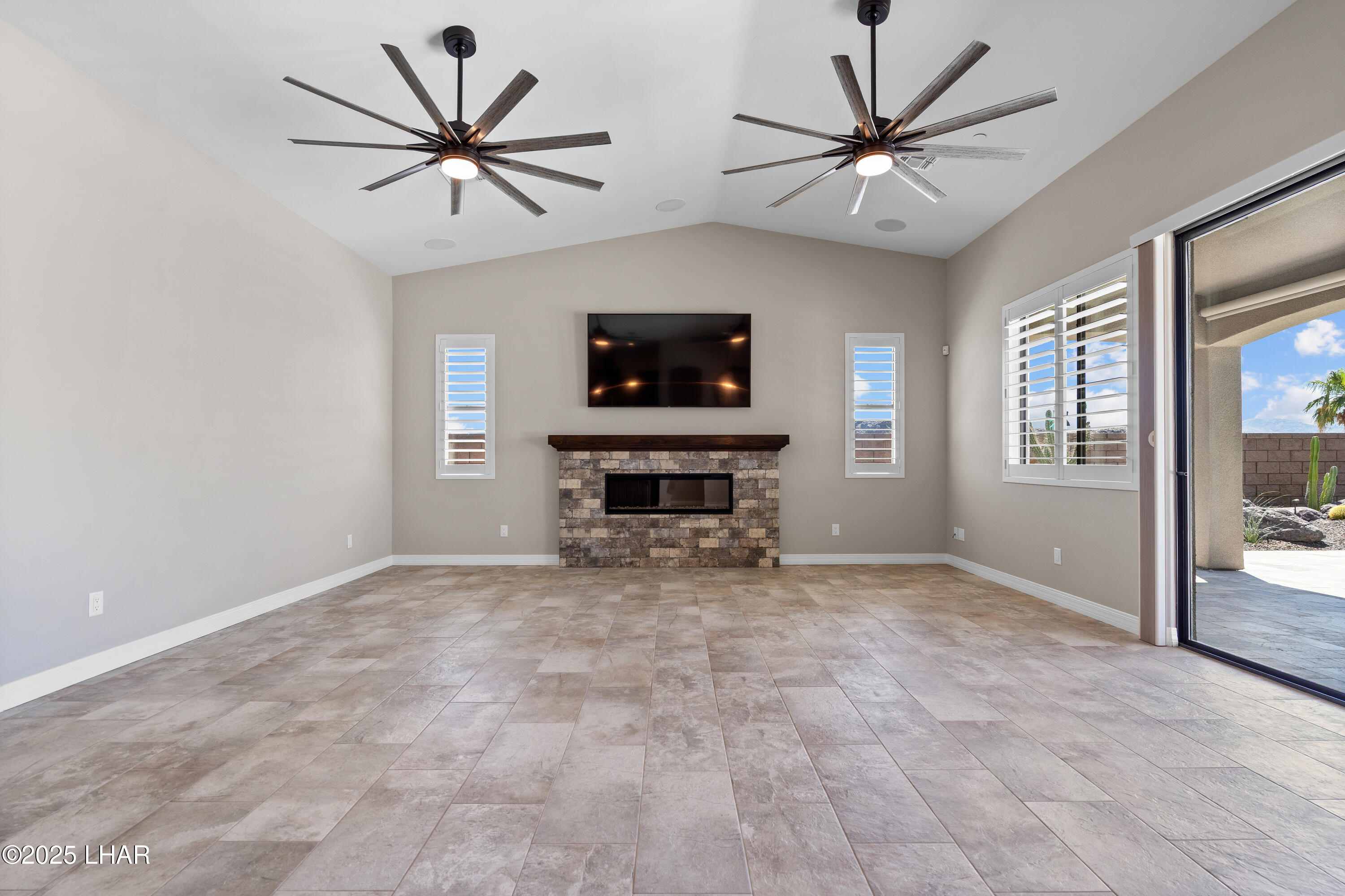 3195 Oro Grande Blvd