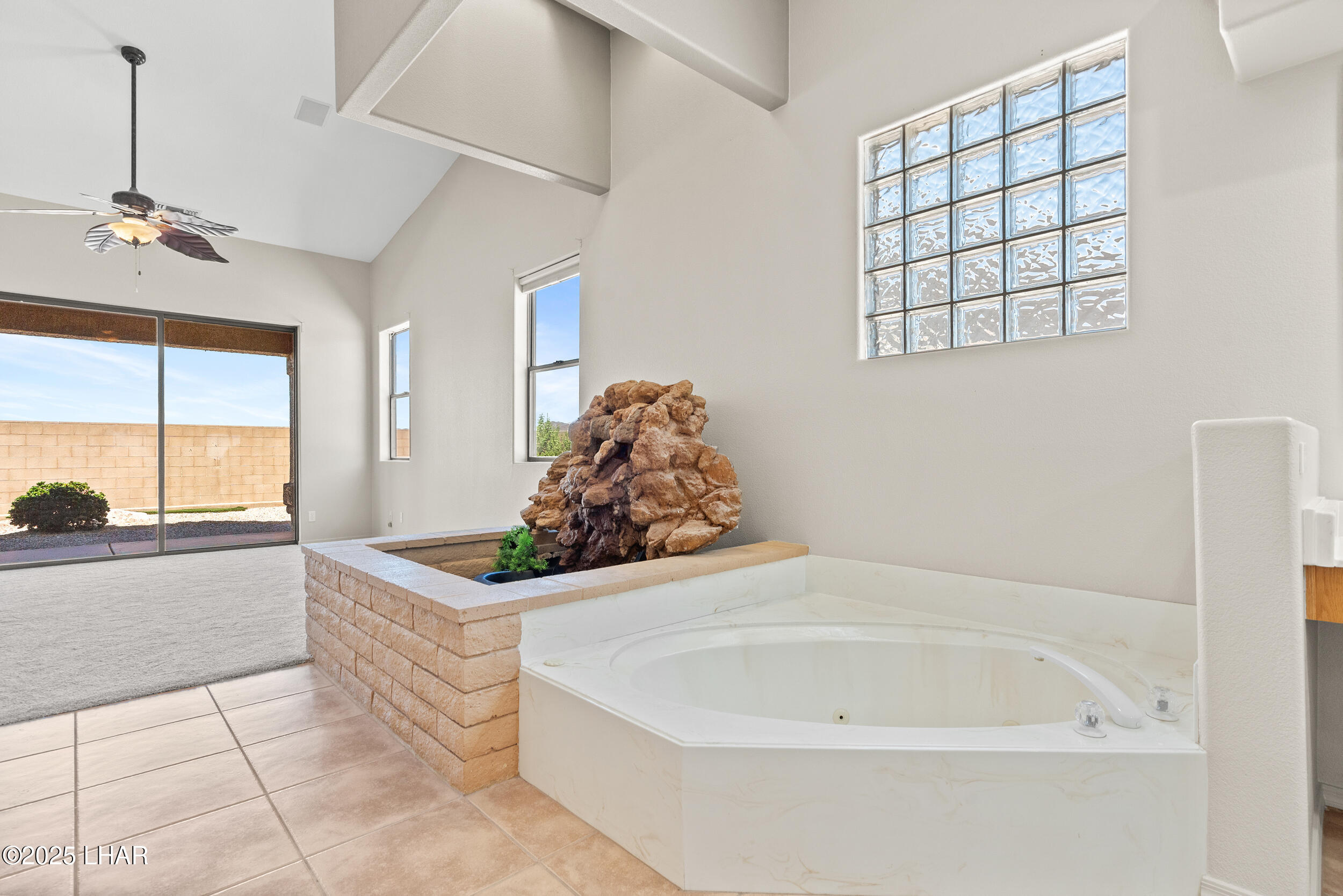 2423 E George Ln