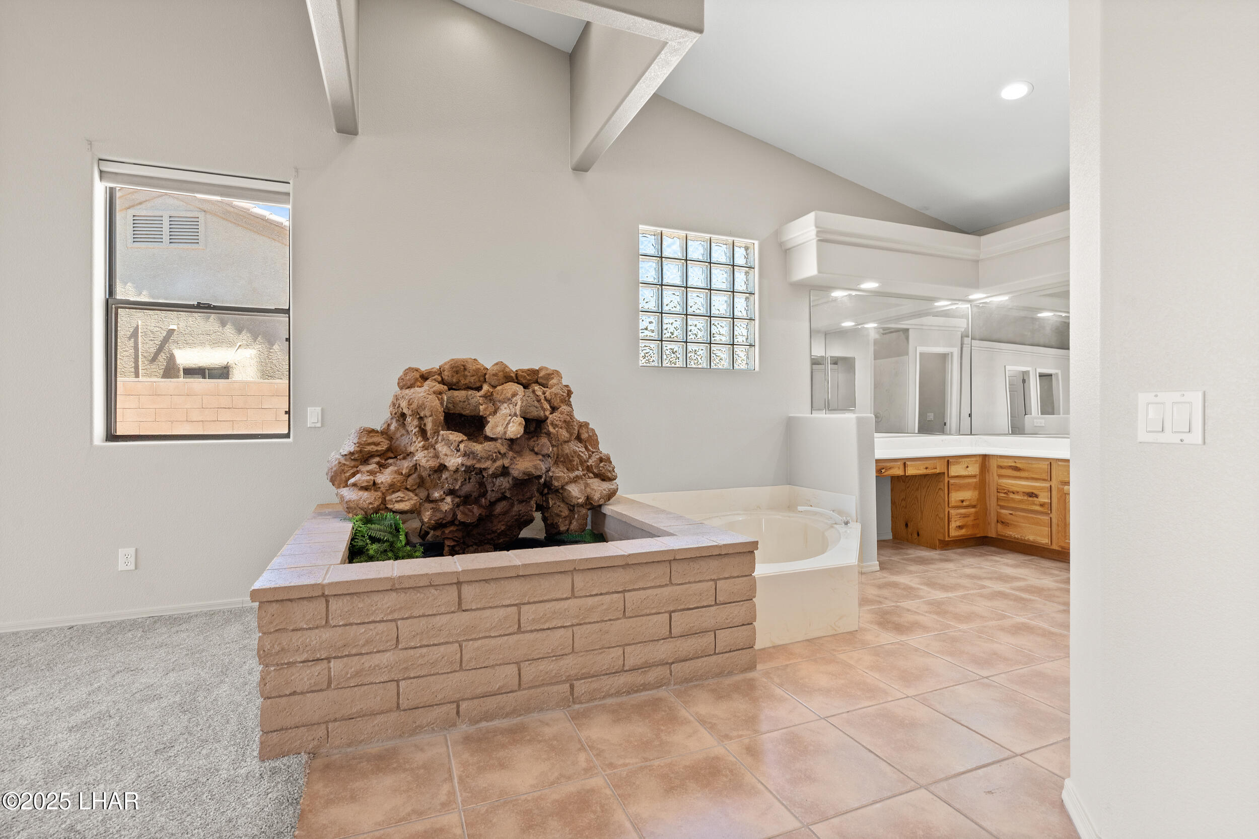 2423 E George Ln