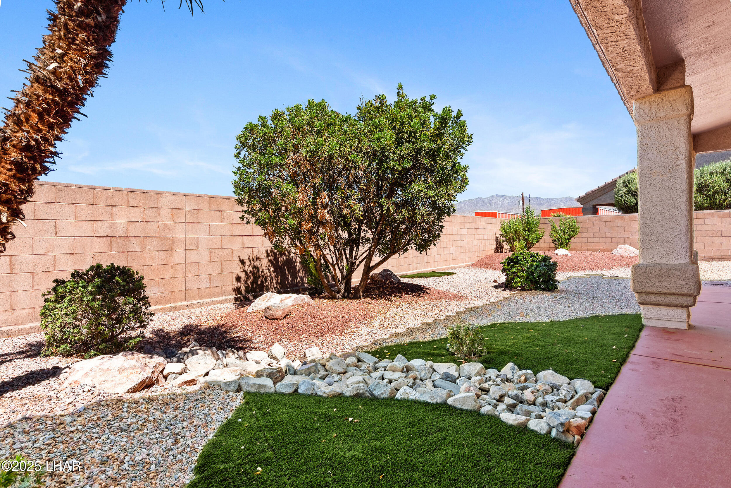 2423 E George Ln