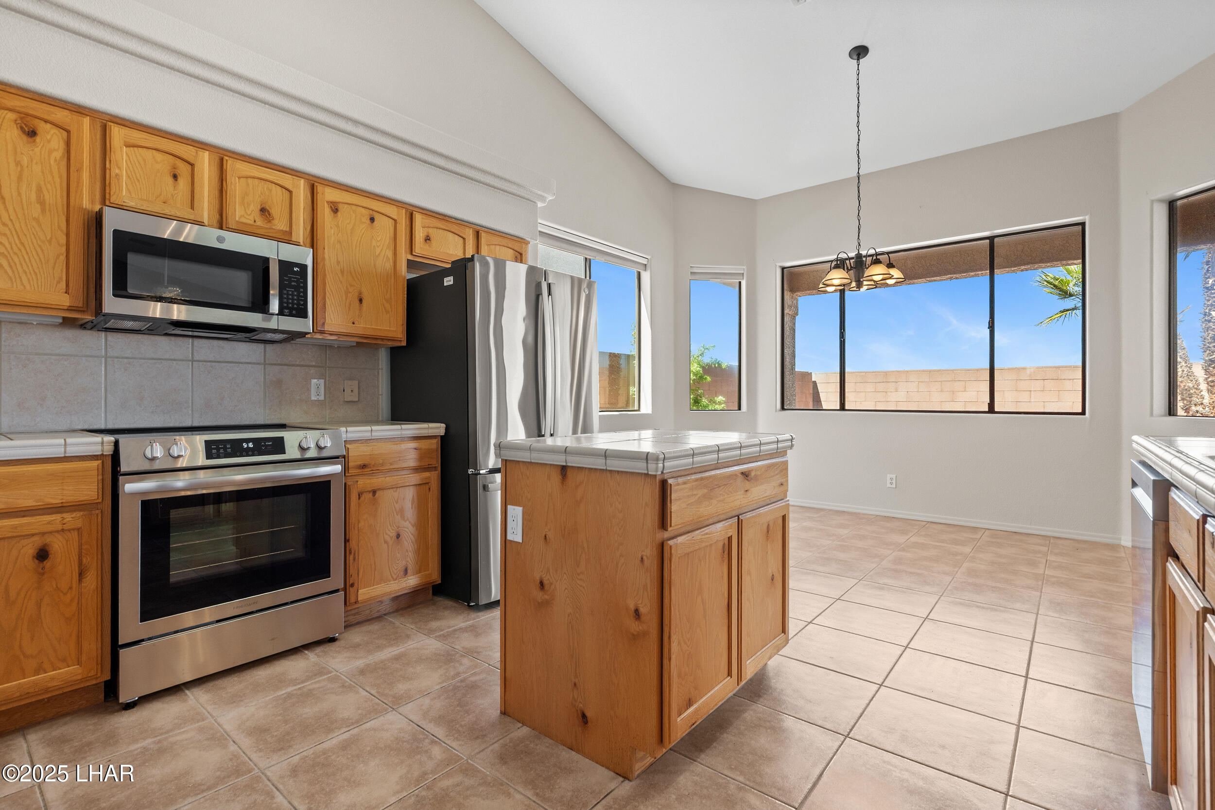 2423 E George Ln