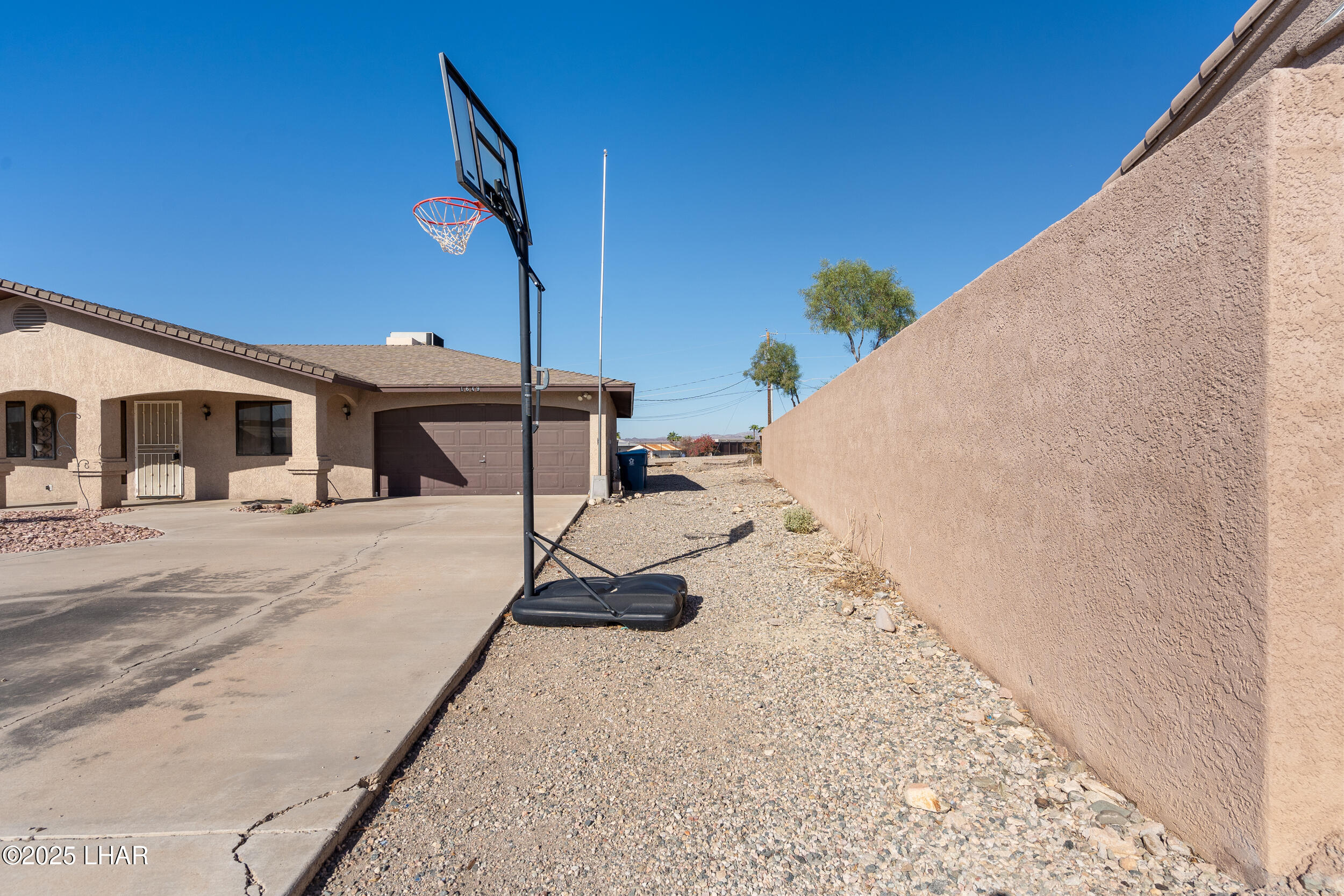 1649 Emerald Dr