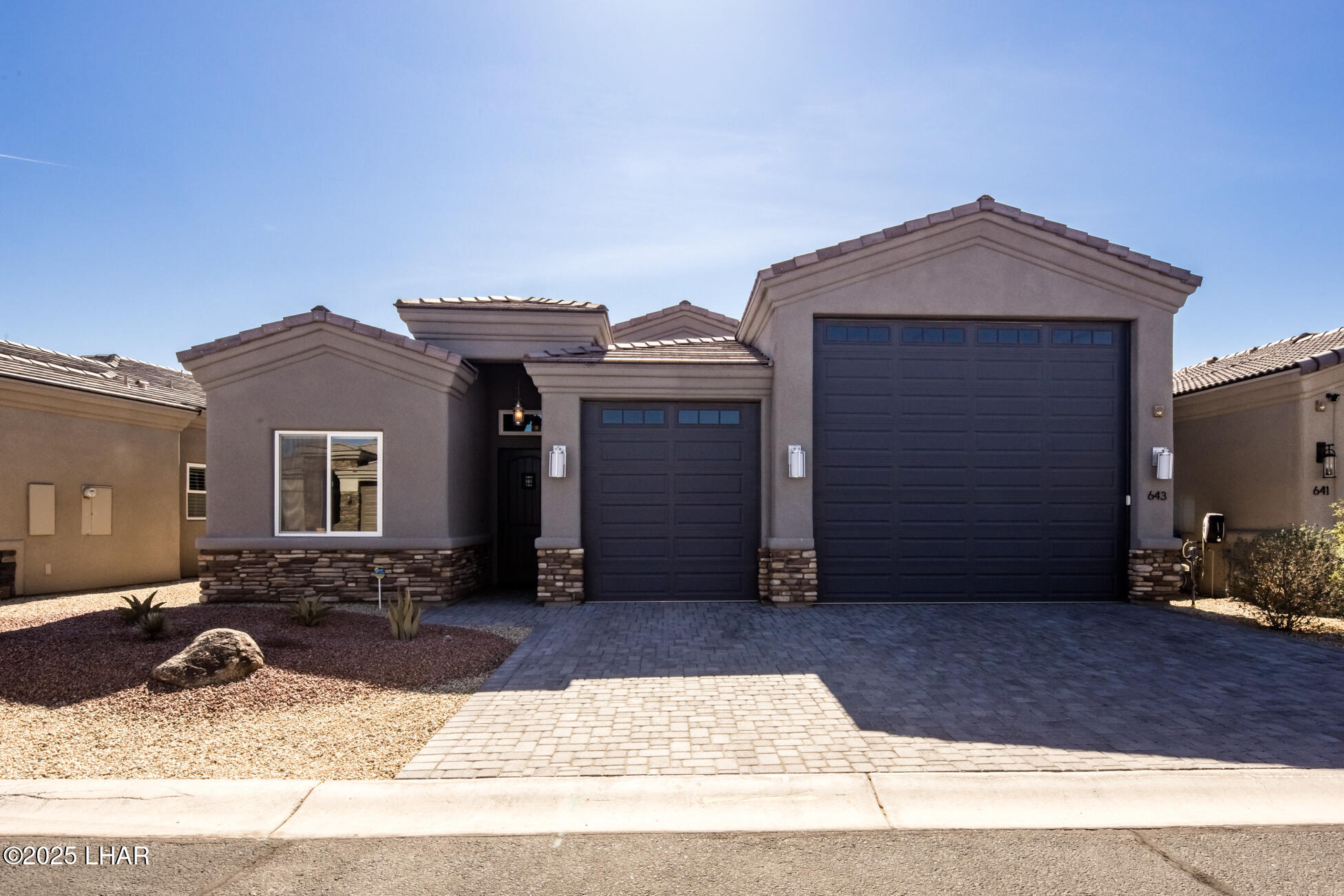 643 Grand Island Dr