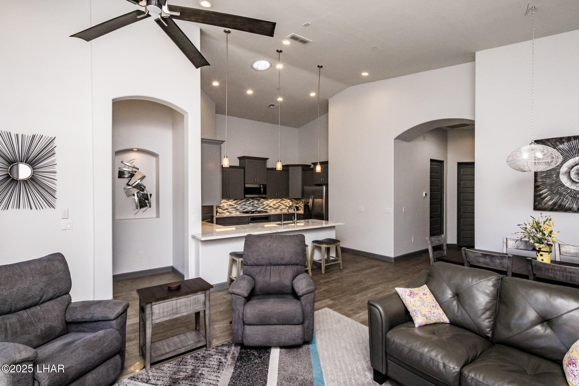 643 Grand Island Dr