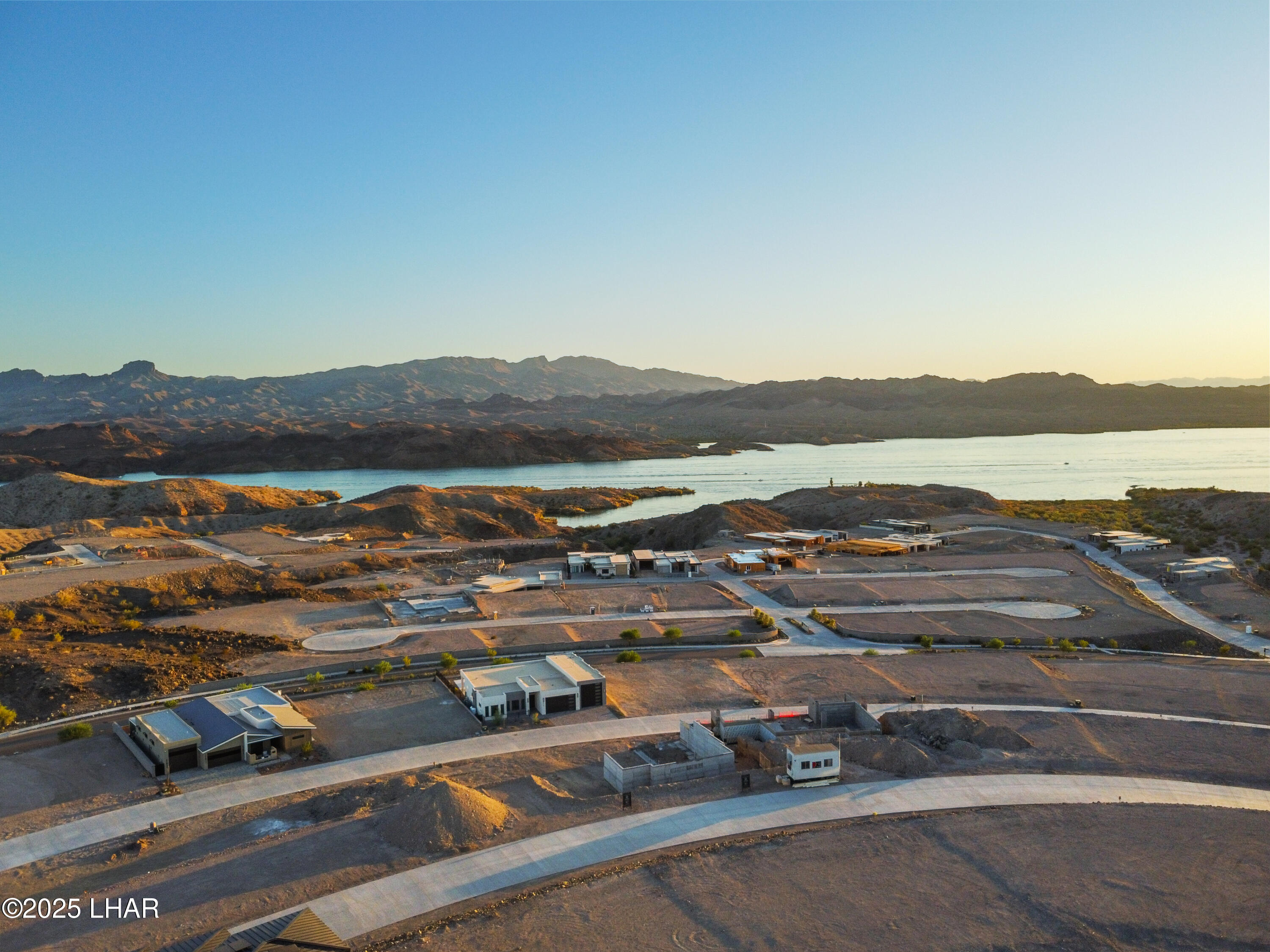 2404 Desert Rdg Ct W