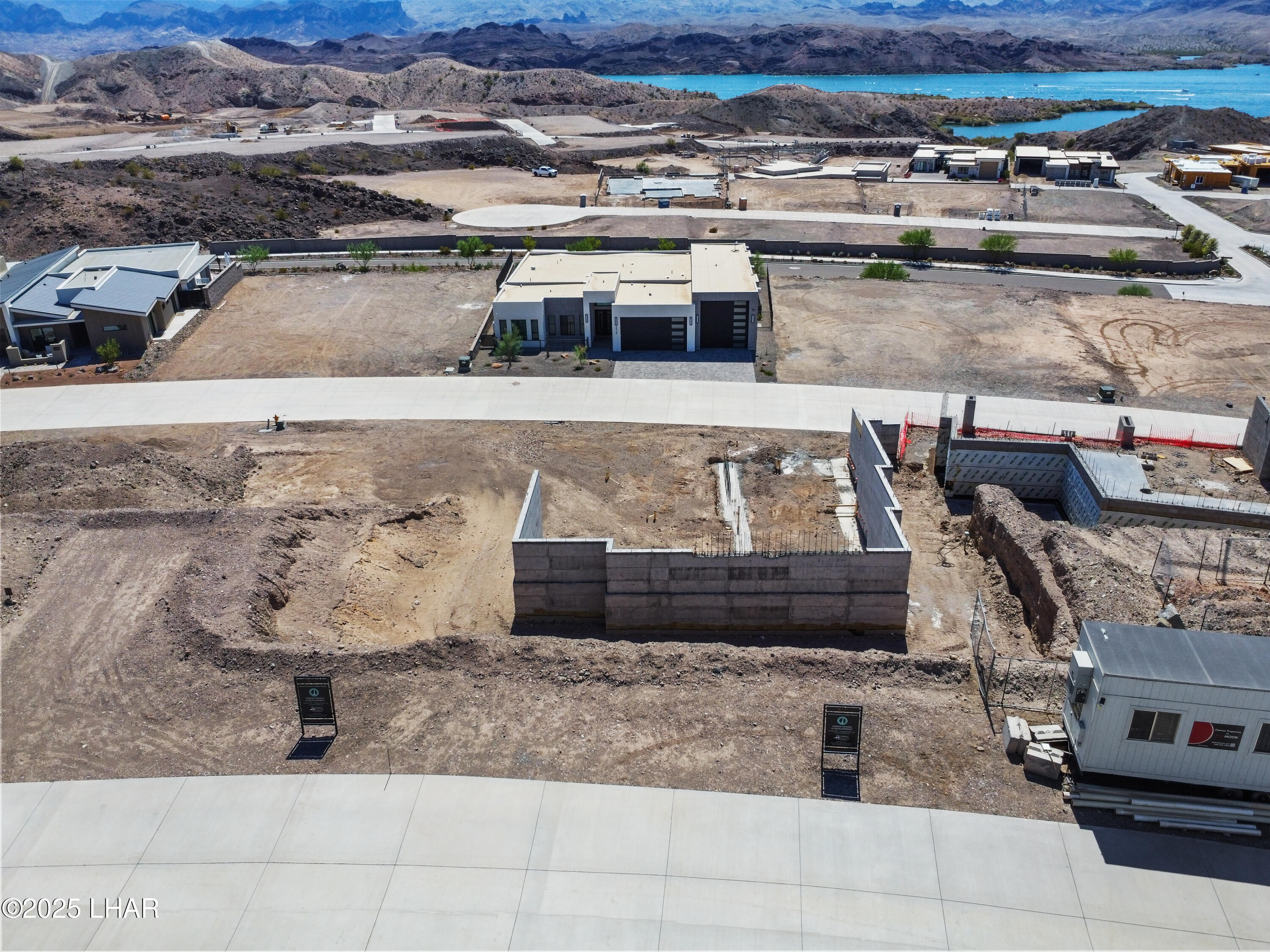 2404 Desert Rdg Ct W