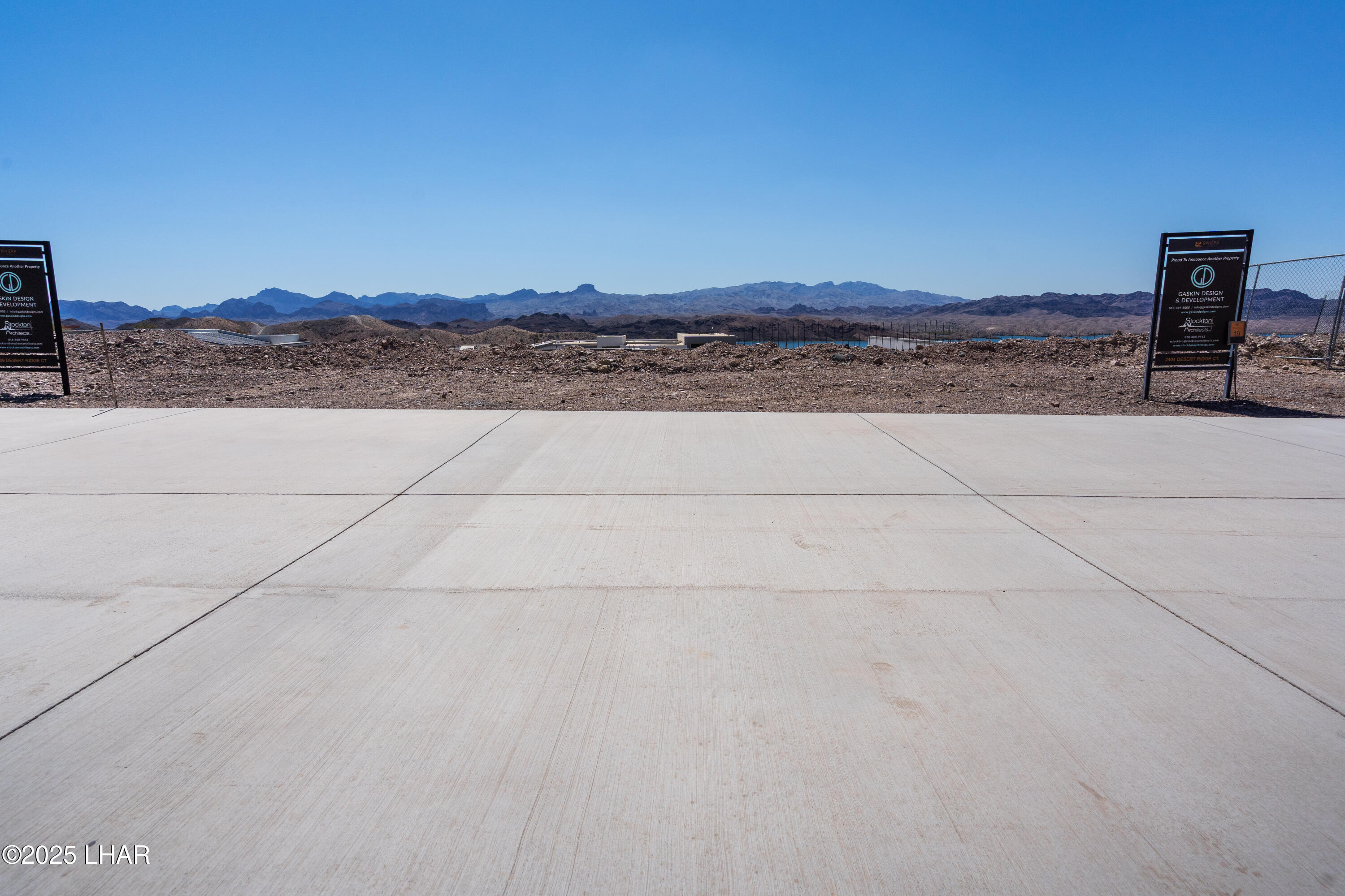 2404 Desert Rdg Ct W