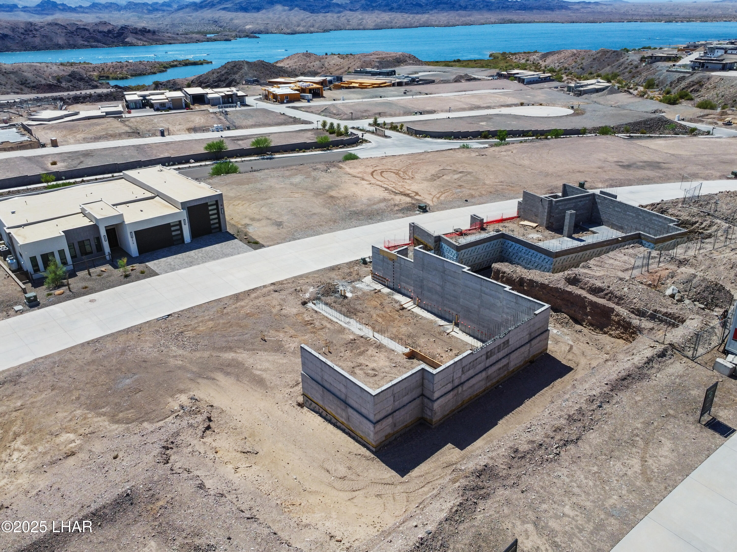 2404 Desert Rdg Ct W