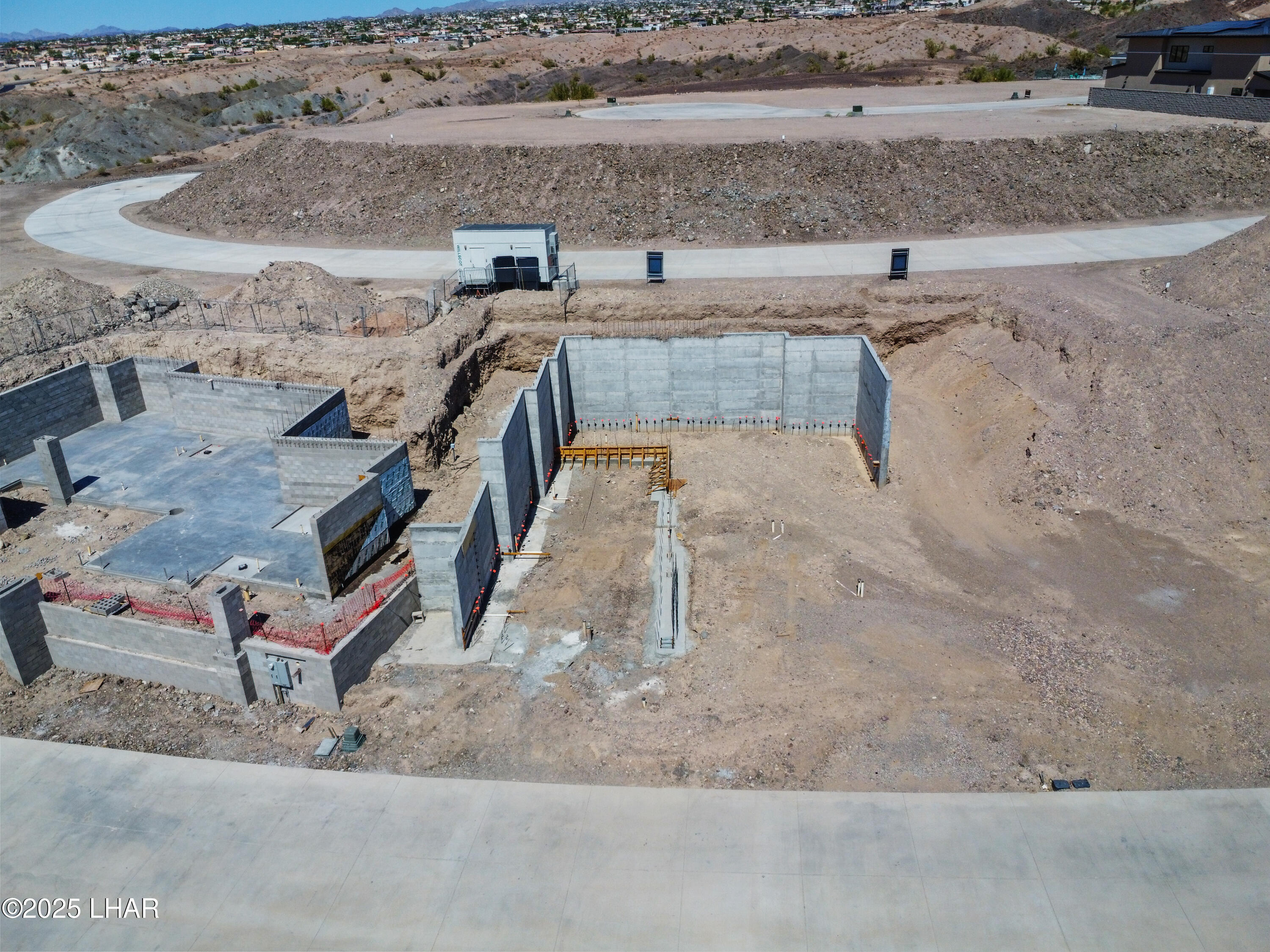 2404 Desert Rdg Ct W